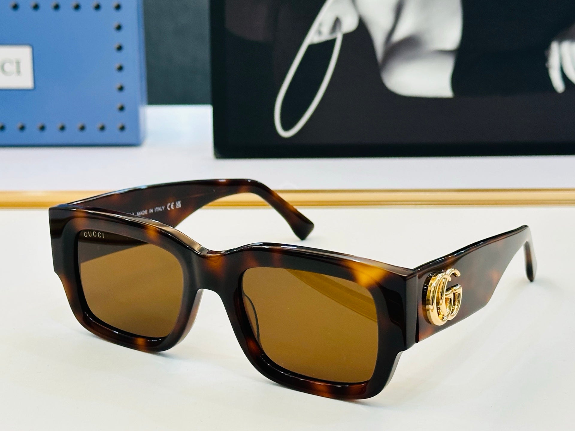 Gucci Sunglasses 677550