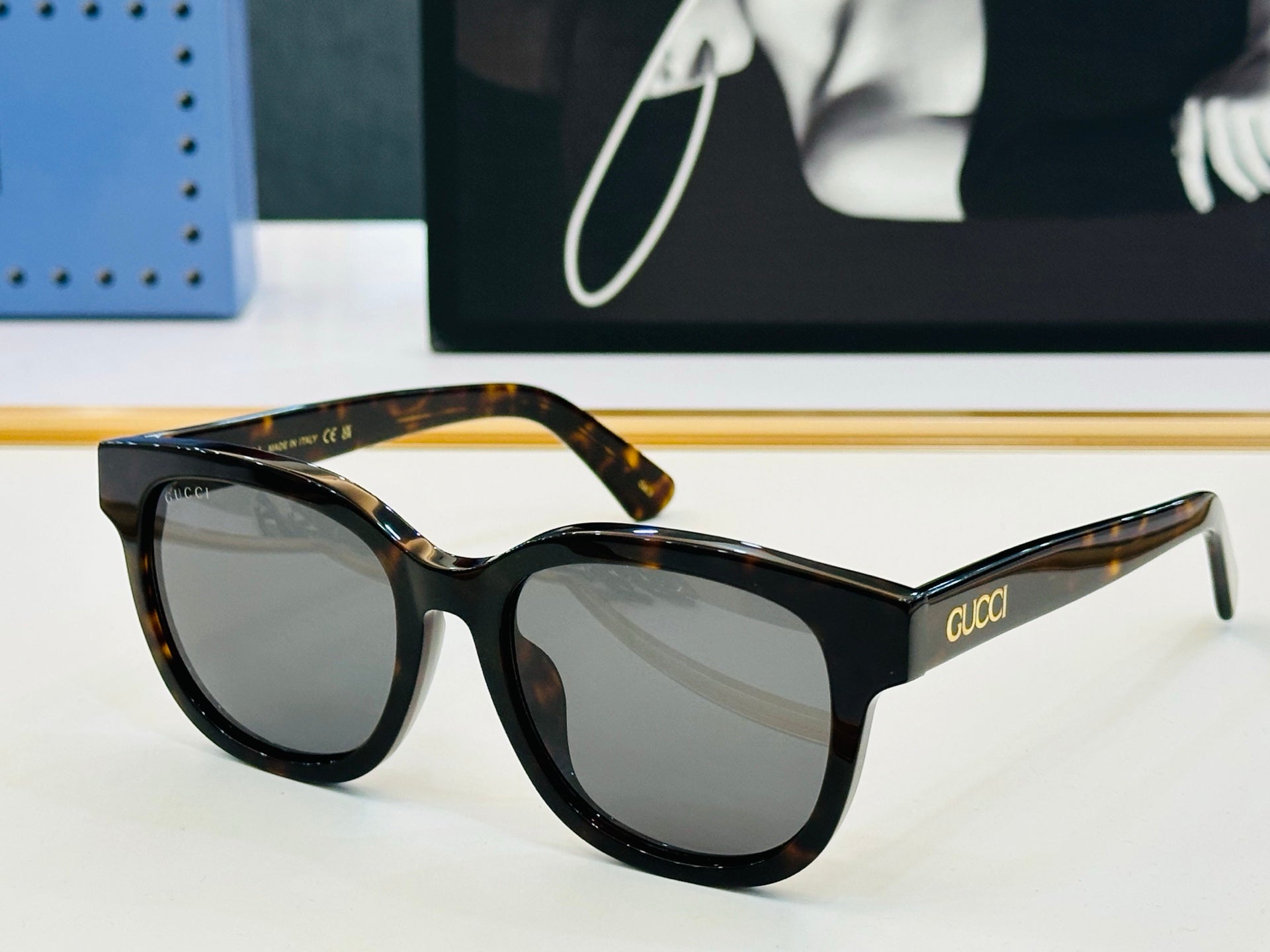 Gucci Sunglasses 692511