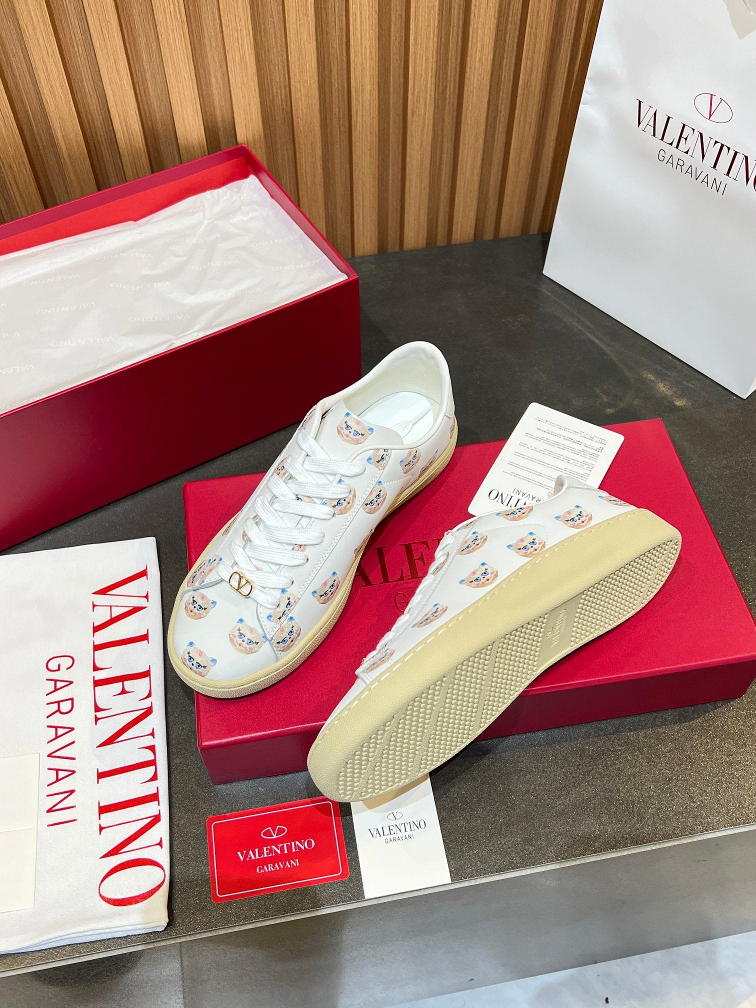 VT 25S  Casual Sneakers  White Beige Cowhide 563090