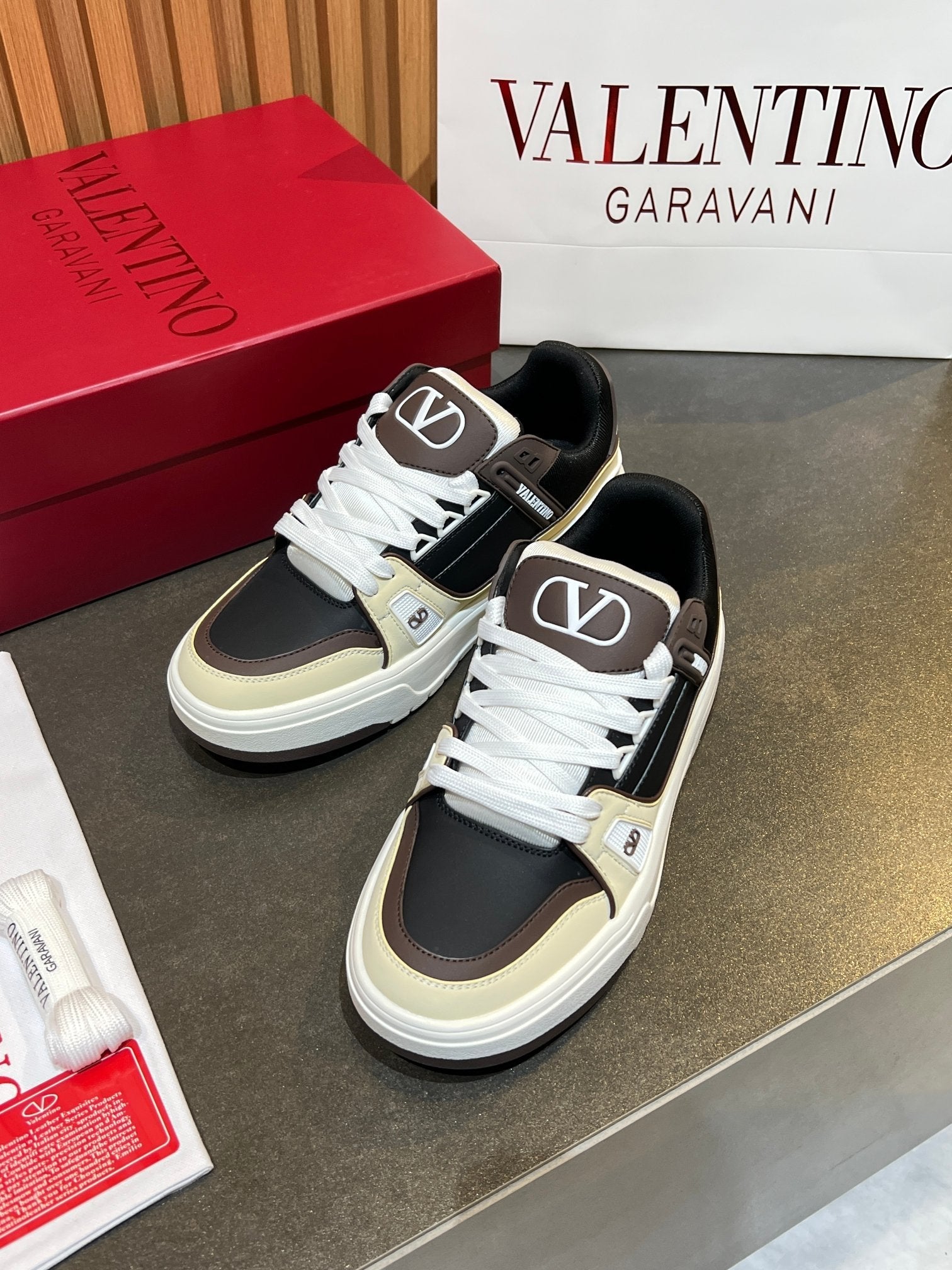 VT 25S Couple Sneakers Black Beige Calfskin 563118