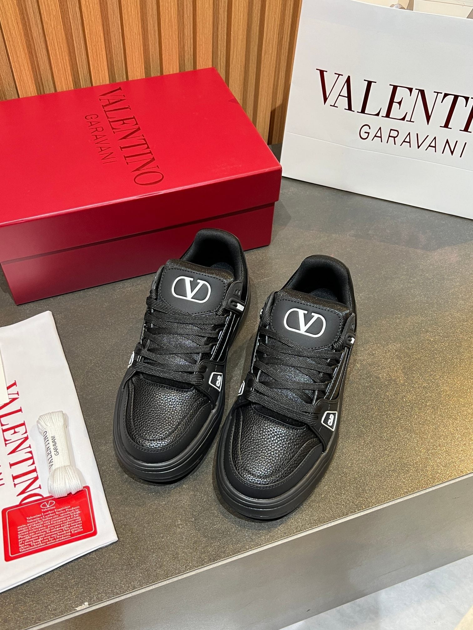 VT 25S Couple Sneakers Black Calfskin 563123