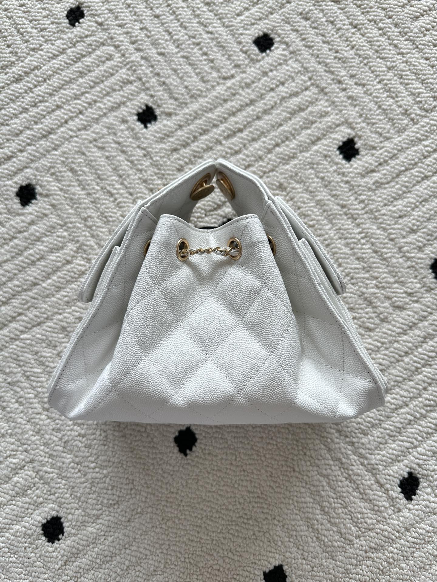 Chanel 25 Hobo Bag 22cm White Calfskin 286182