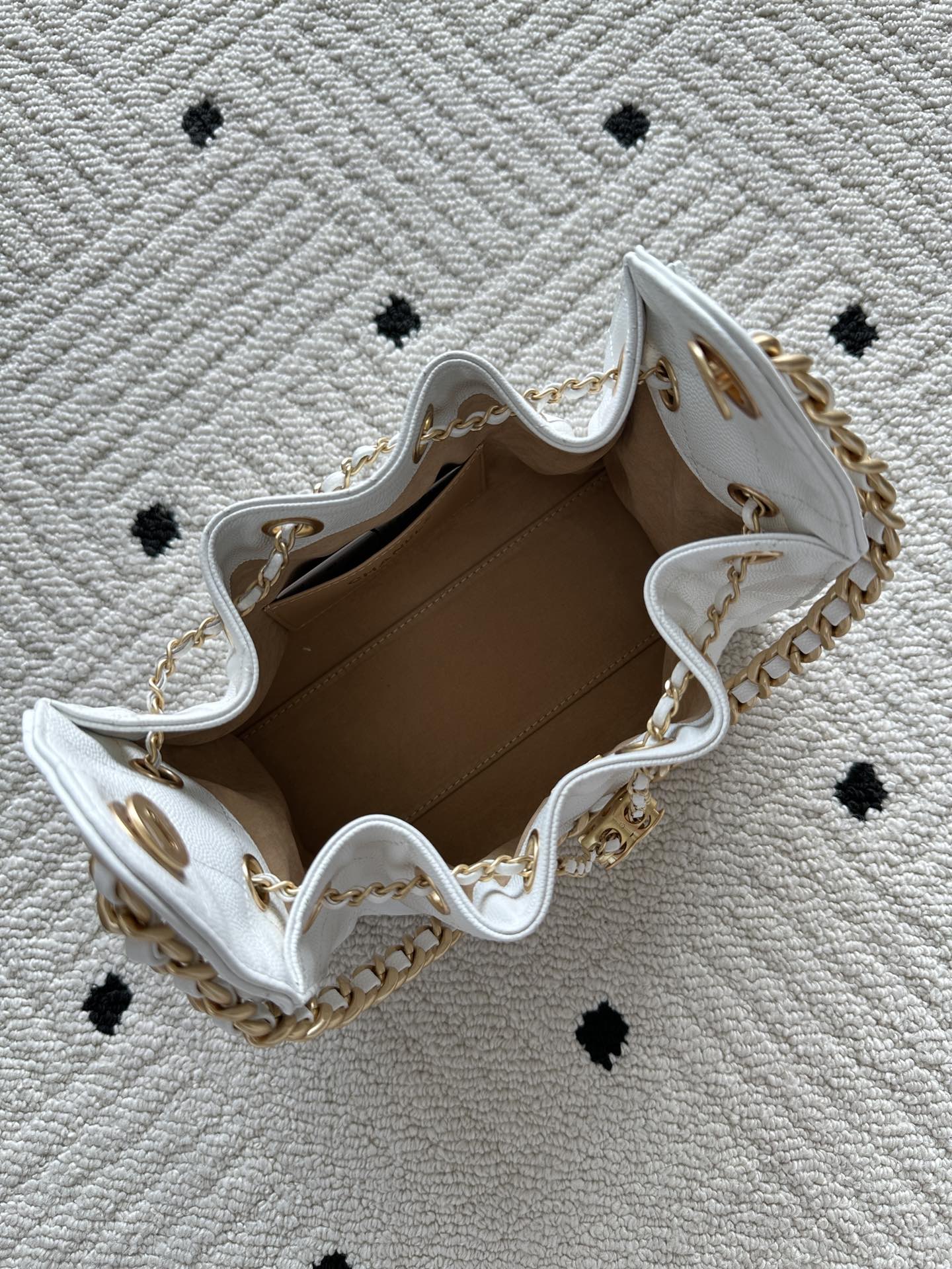 Chanel 25 Hobo Bag 22cm White Calfskin 286182