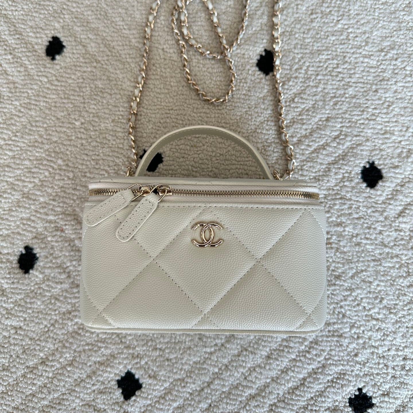 Chanel 2025 Vanity 17cm Bag White Caviar Leather 320299