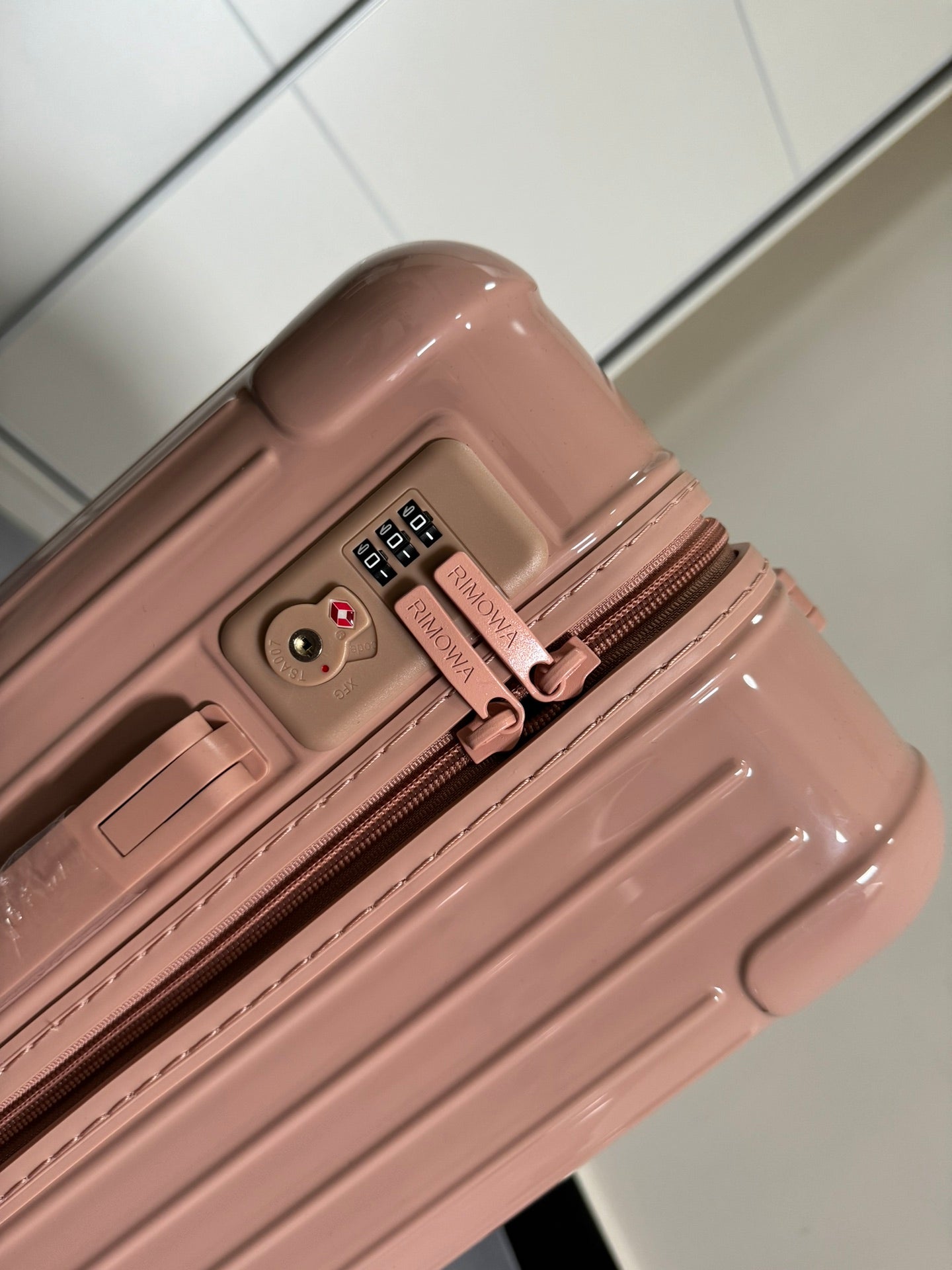 Rimowa 2025 Essential Suitcase Desert Pink Polycarbonate 274071
