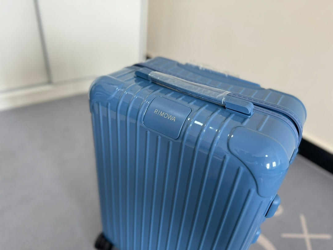 Rimowa 2025 Essential Suitcase Lake Blue Polycarbonate 274075