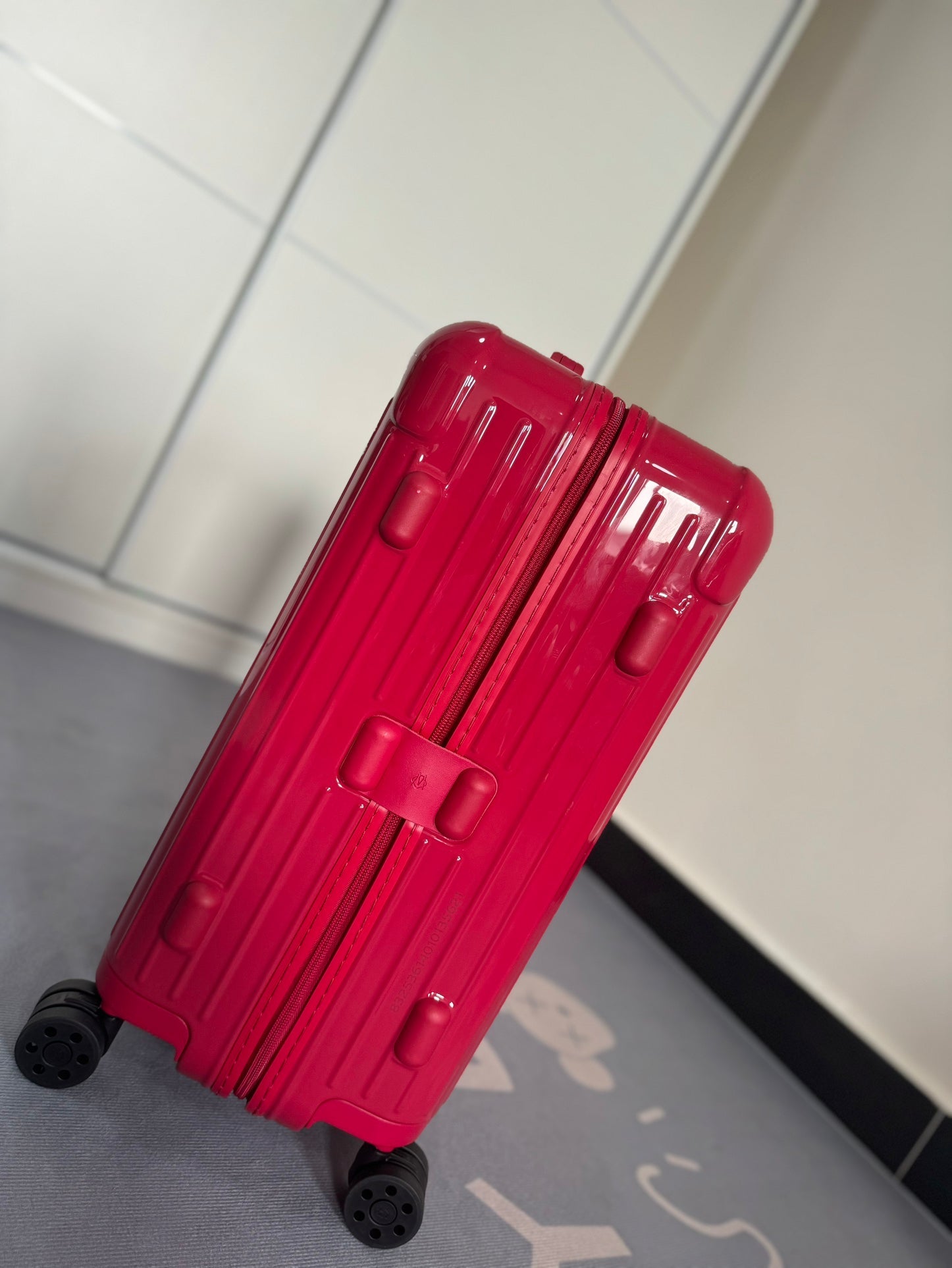 Rimowa 2025 Essential Suitcase Tree Rose Polycarbonate 274088