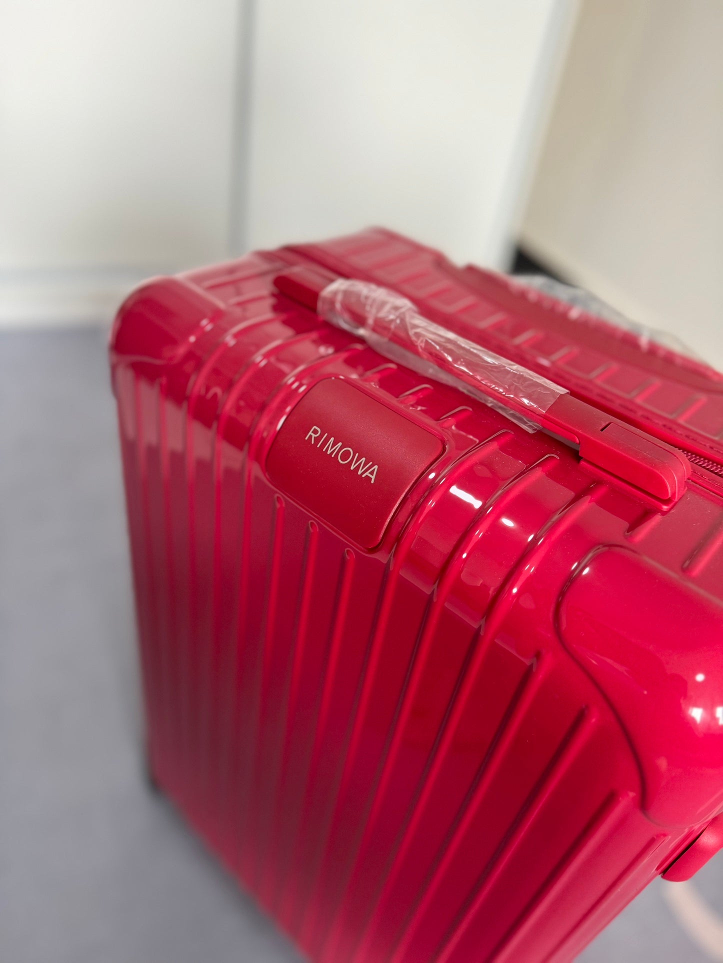 Rimowa 2025 Essential Suitcase Tree Rose Polycarbonate 274088
