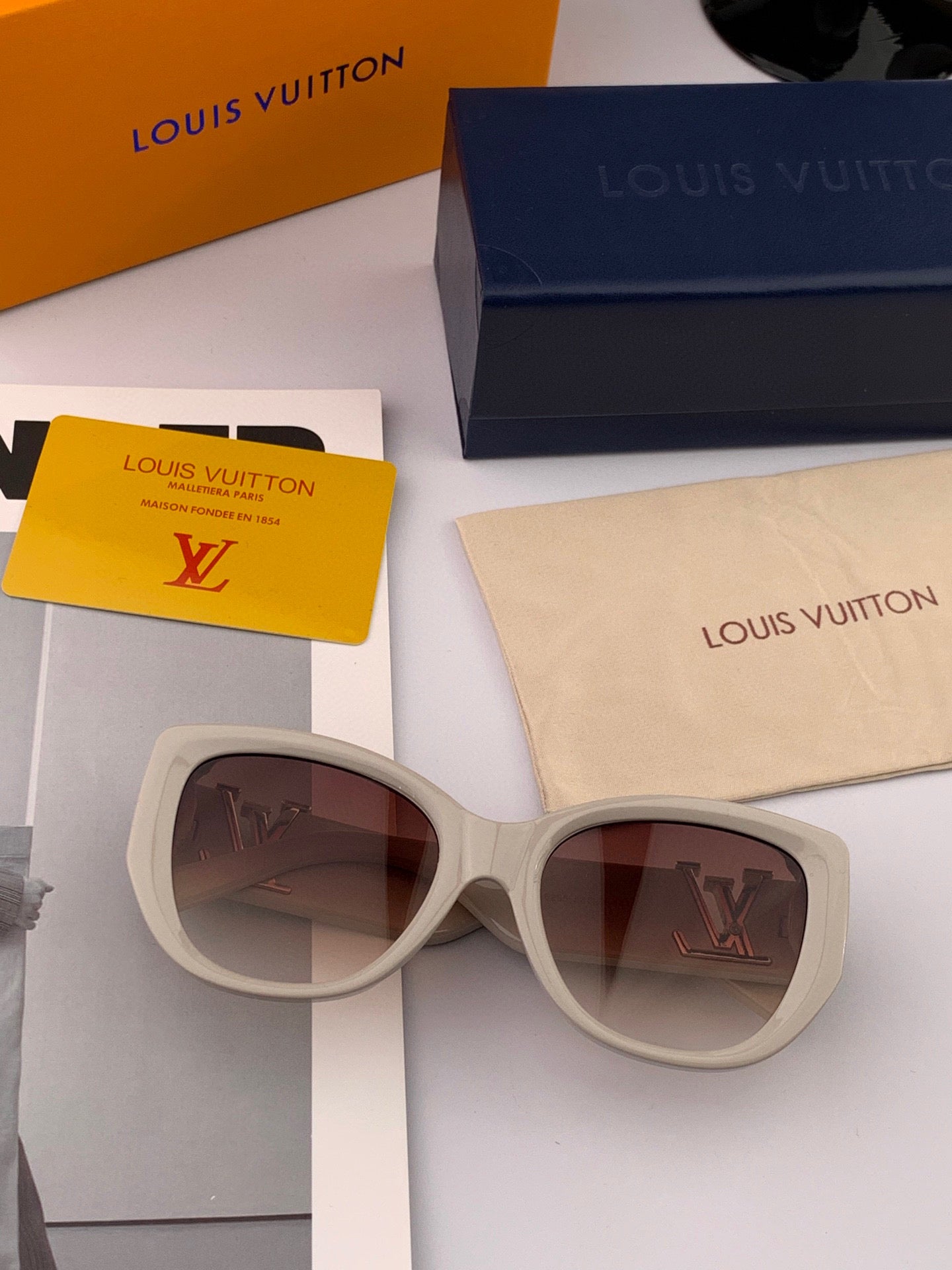 CAT EYE SUNGLASSES 2614 IN ACETATE