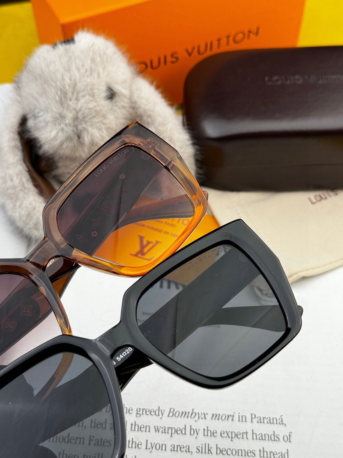 SQUARE SUNGLASS L6133 IN ACETATE FRAME EMBOSSED LOGO