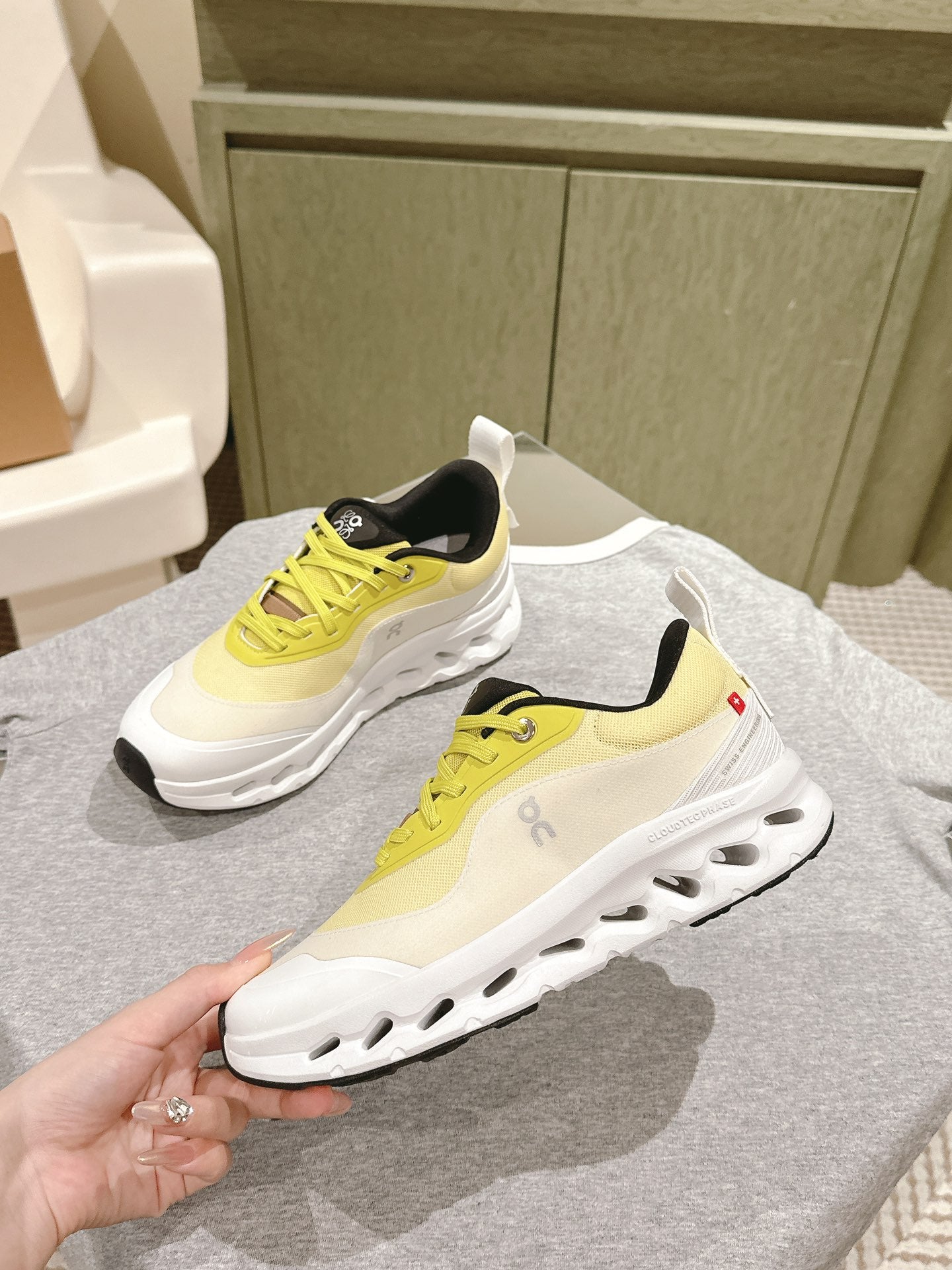 Loewe 2025  x Running Cloudtilt2.0 Sneaker White Yellow Mesh Rubber 556024