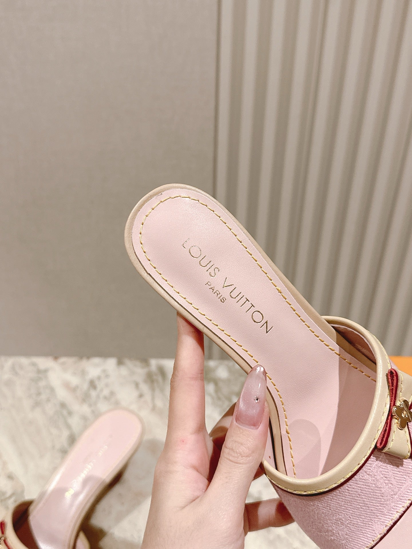 LV 26ss Slippers 45 Light Pink Genuine Leather 656910