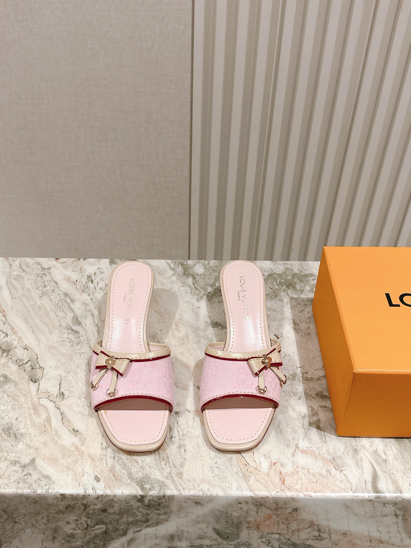 LV 26ss Slippers 45 Light Pink Genuine Leather 656910