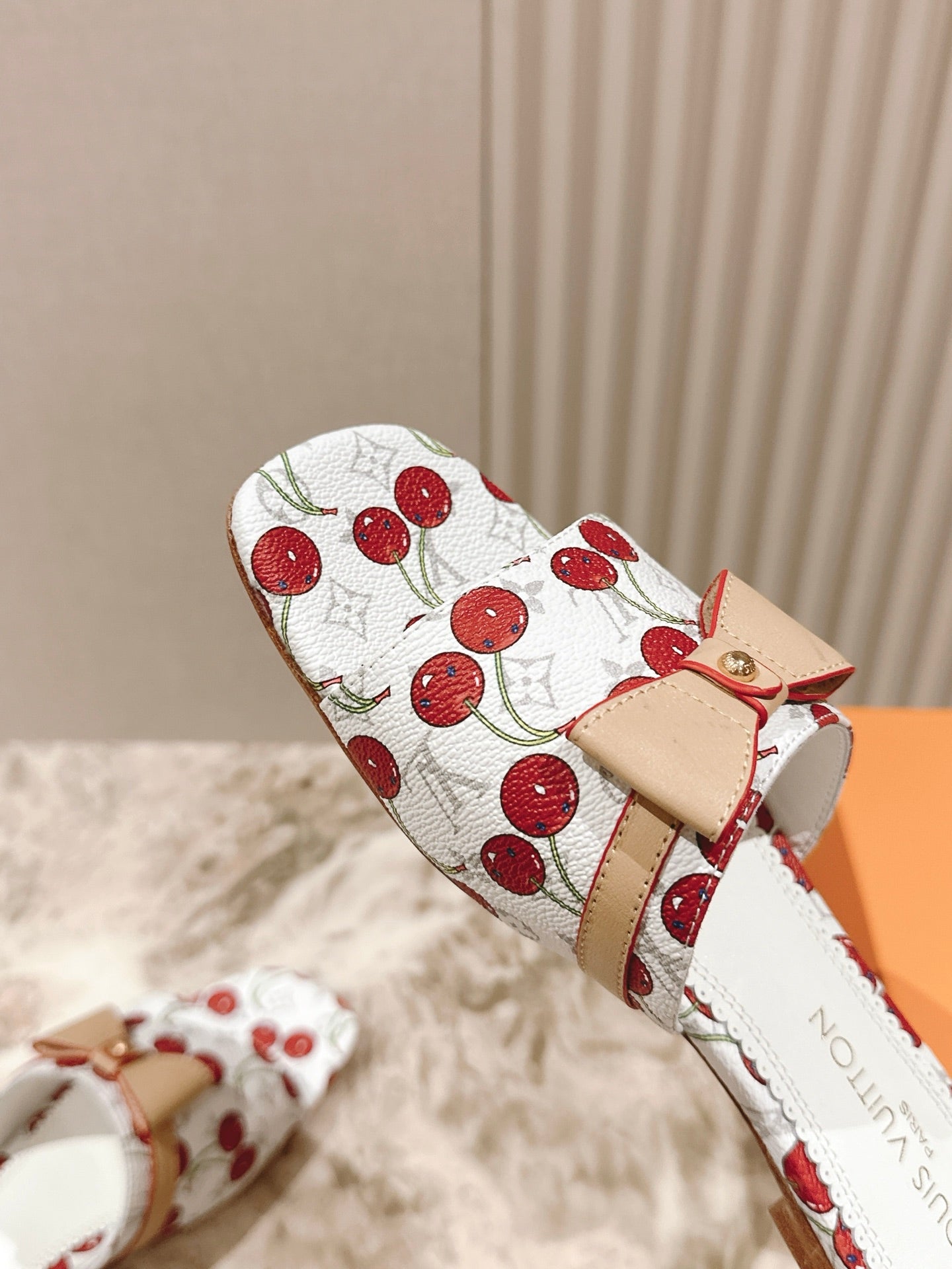 LV 26ss Slippers White Red Genuine Leather 656915