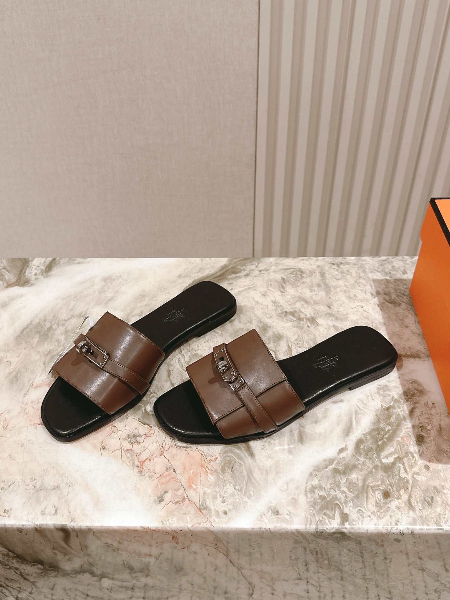 HM 2026 Flat Slippers Black Brown Calfskin 655861