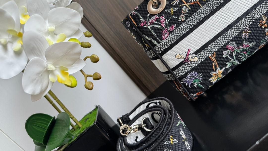 medium lady 24 black flower embroidery