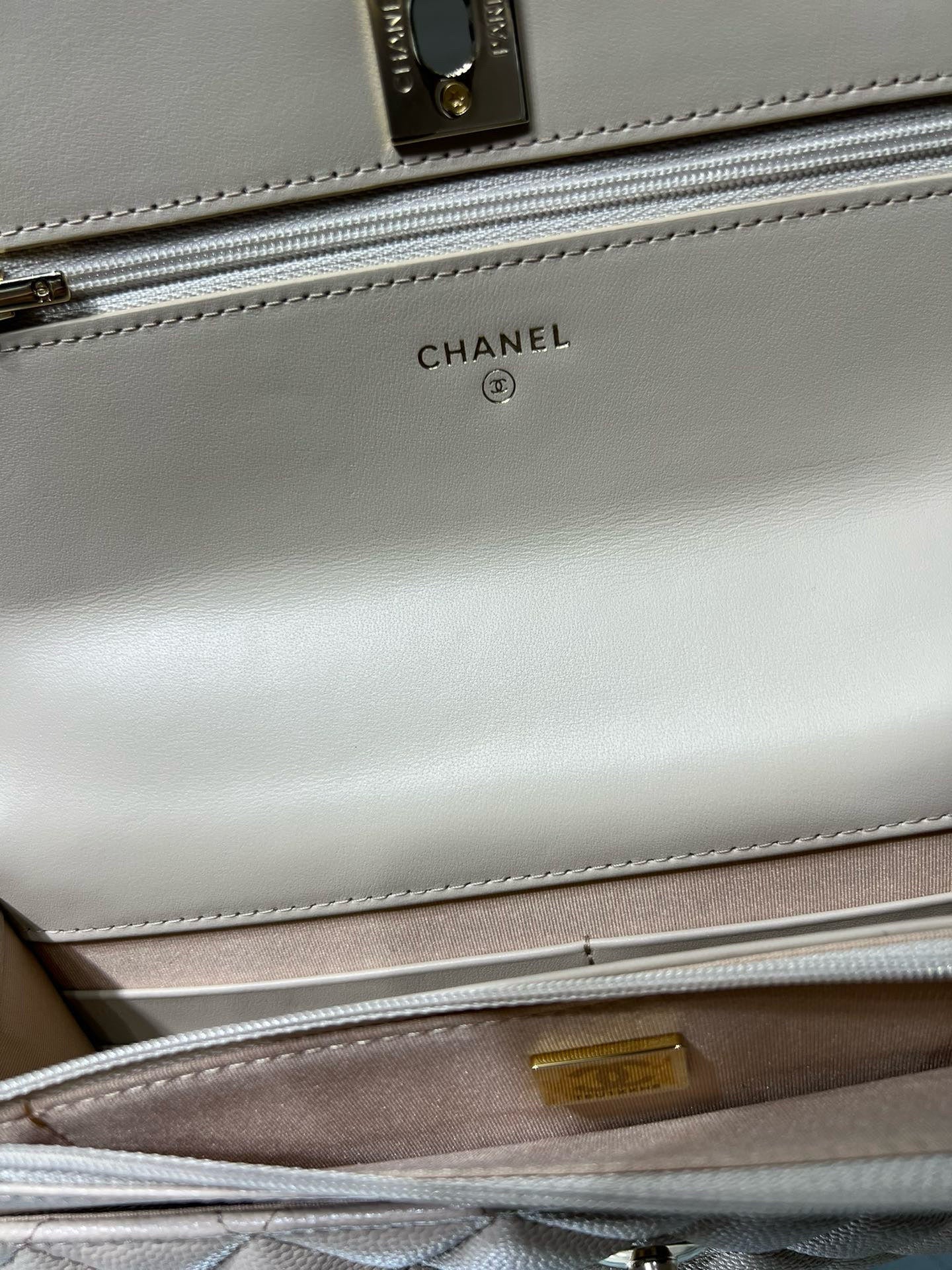 cc 25S Woc Top Handle 19cm Beige Grained Calfskin Light Gold Hardware