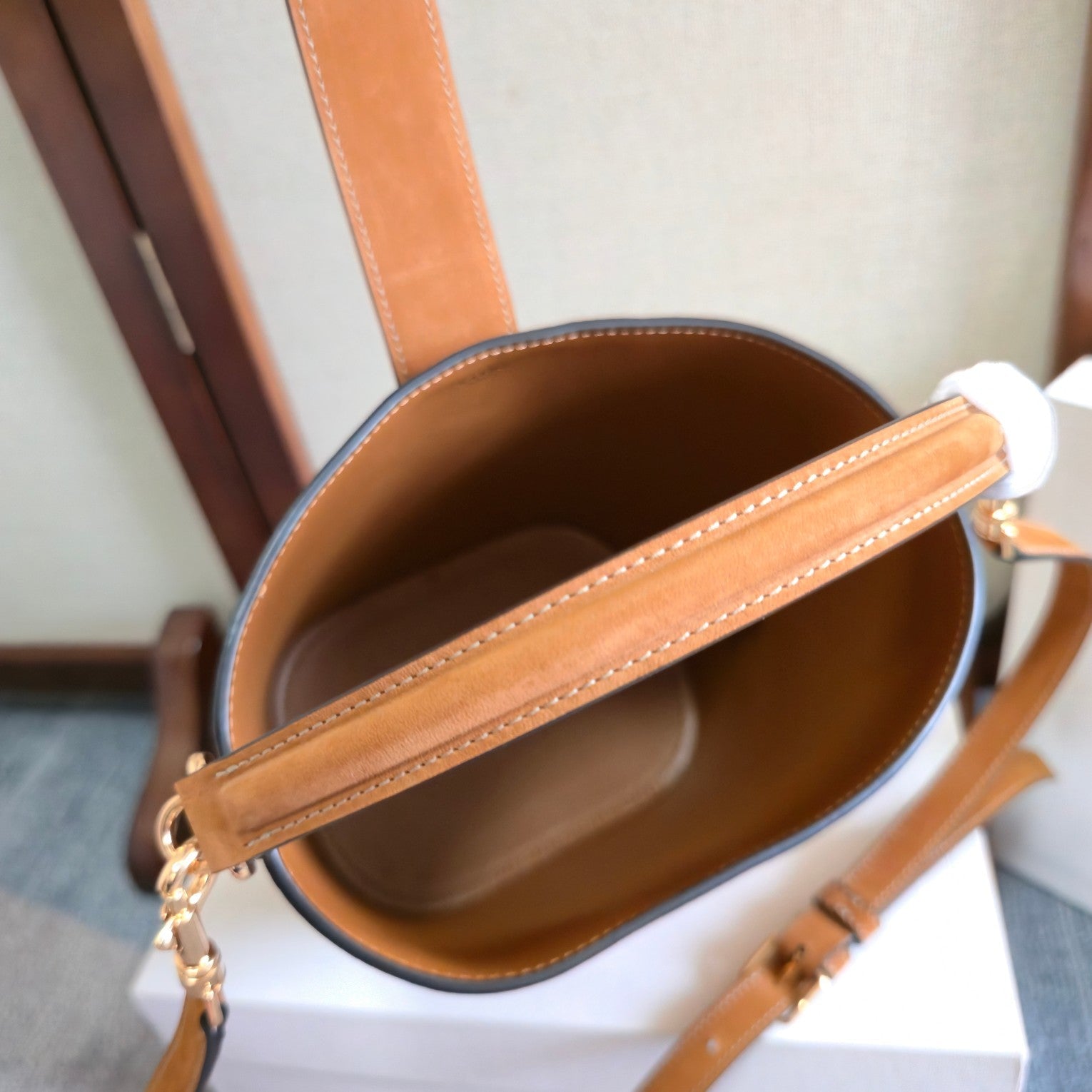 Celine 2025 Bucket Louise Bag 19cm Pecan Suede Calfskin 276314