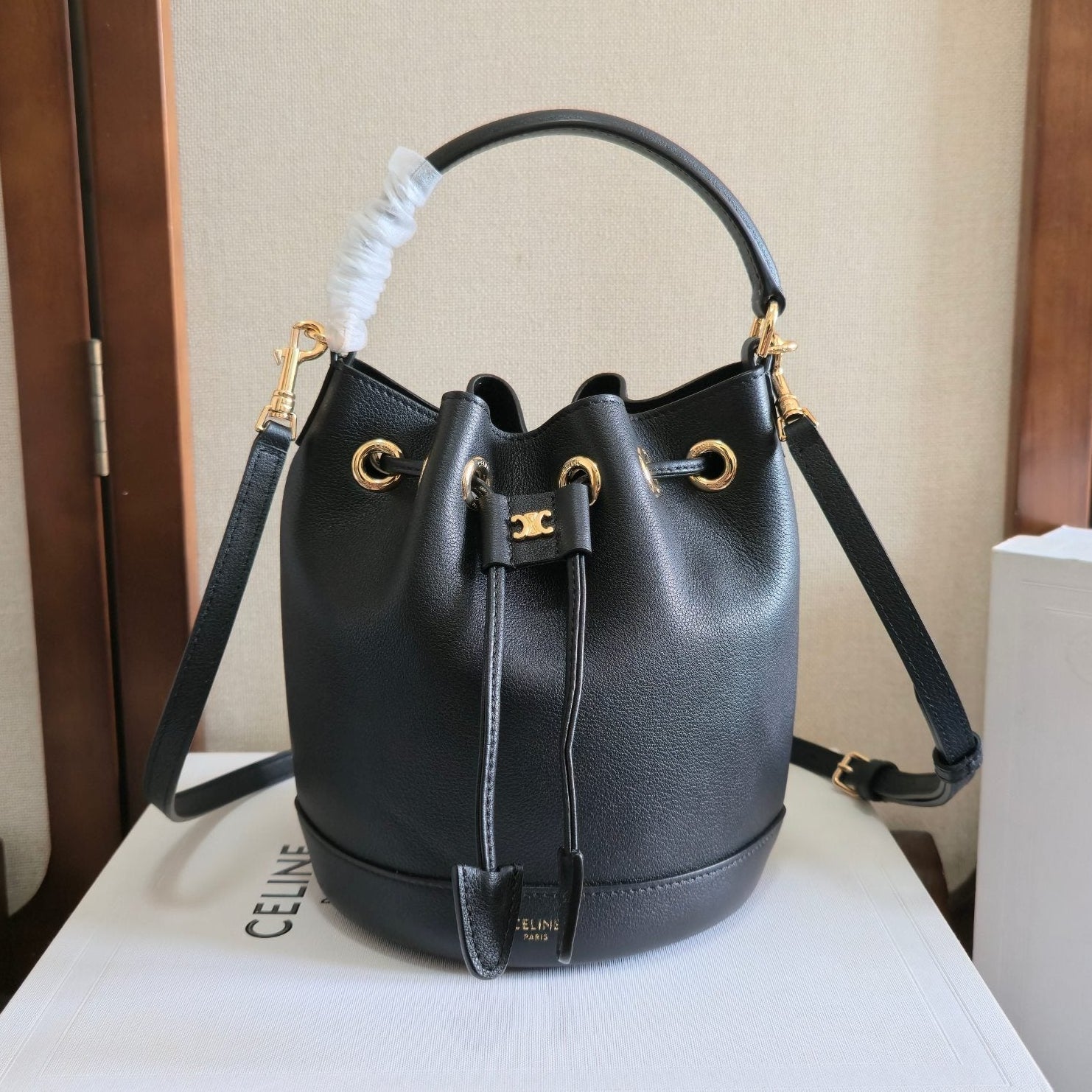 Celine 2025 Teen Clara Bucket Bag 19cm Black Calfskin 276317