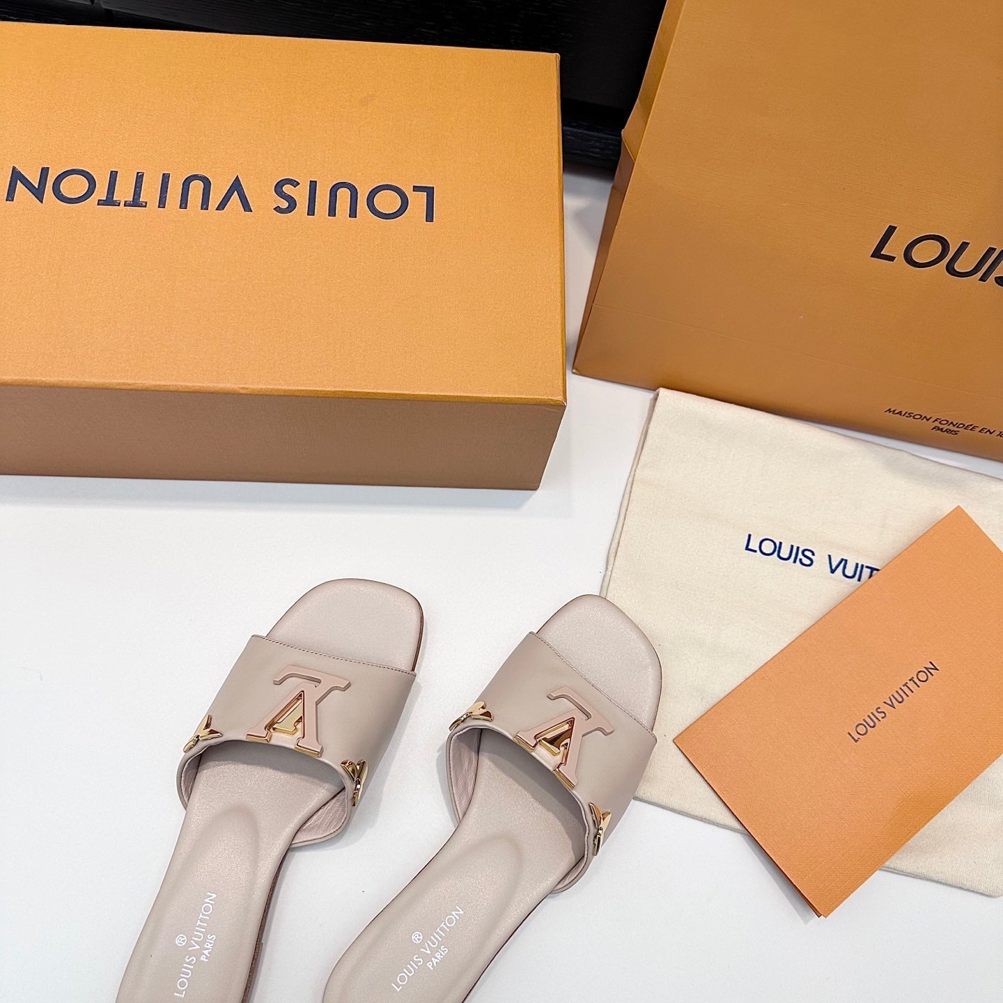 LV 26s V-Buck Sandals Light Beige Calfskin 622393