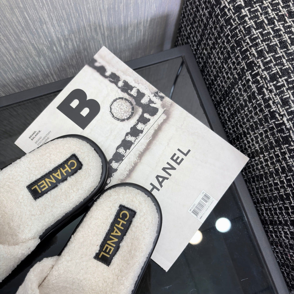Chanel 2026 CC Logo Furry Sandals Chanel Wool 128102