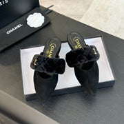 CC MULE IN BLACK SMOOTH FLEECE WITH GOLD HARDWARE