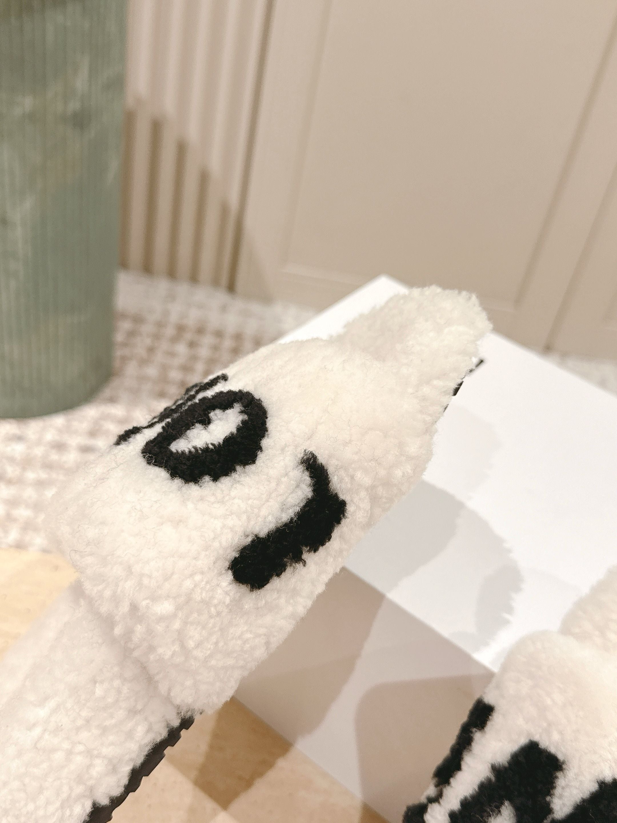 Loewe 2025 Fur Slipper White Black Wool 556014