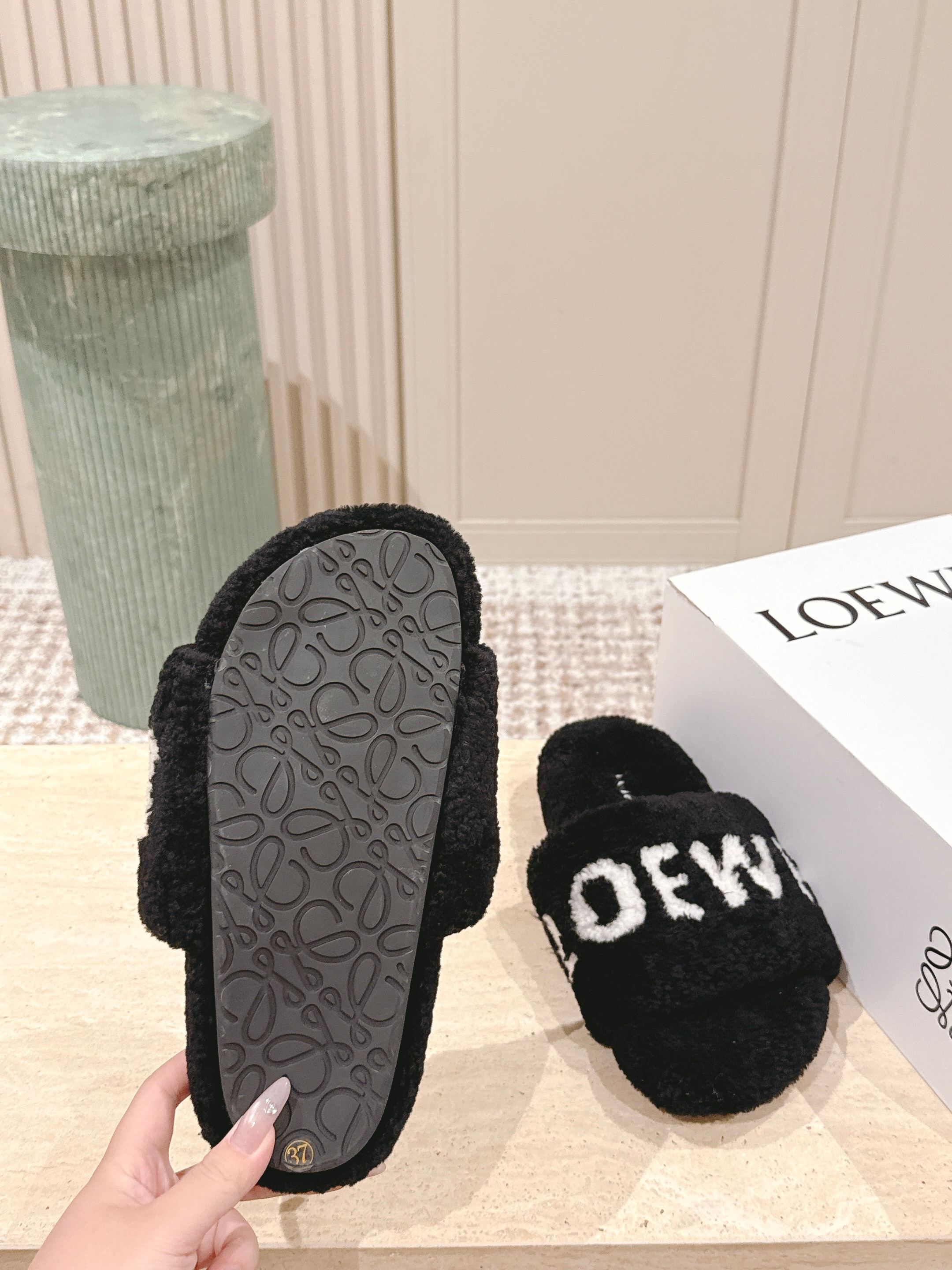 Loewe 2025 Fur Slipper Black White Wool 556016