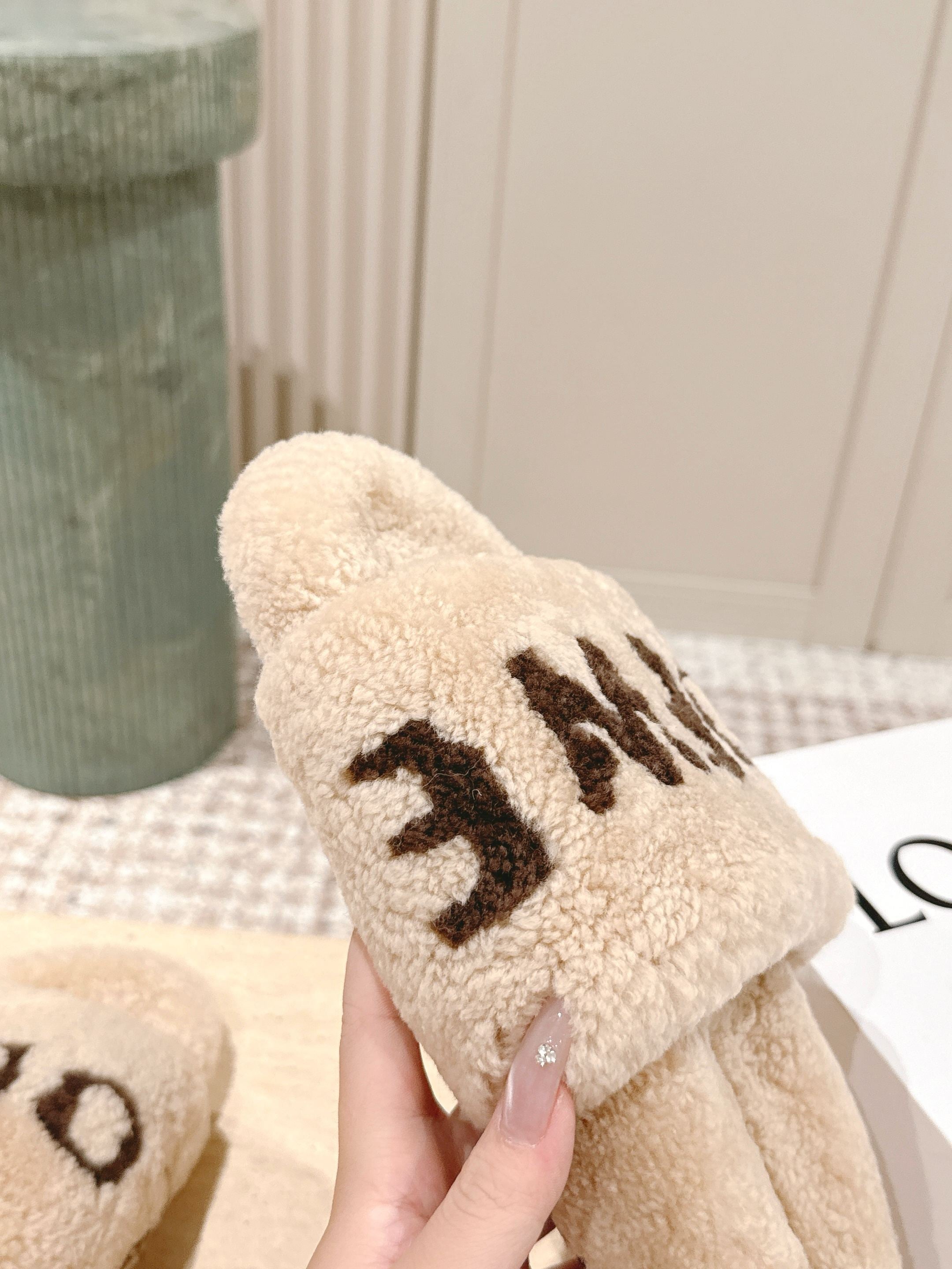 Loewe 2025 Fur Slipper Beige Wool 556017