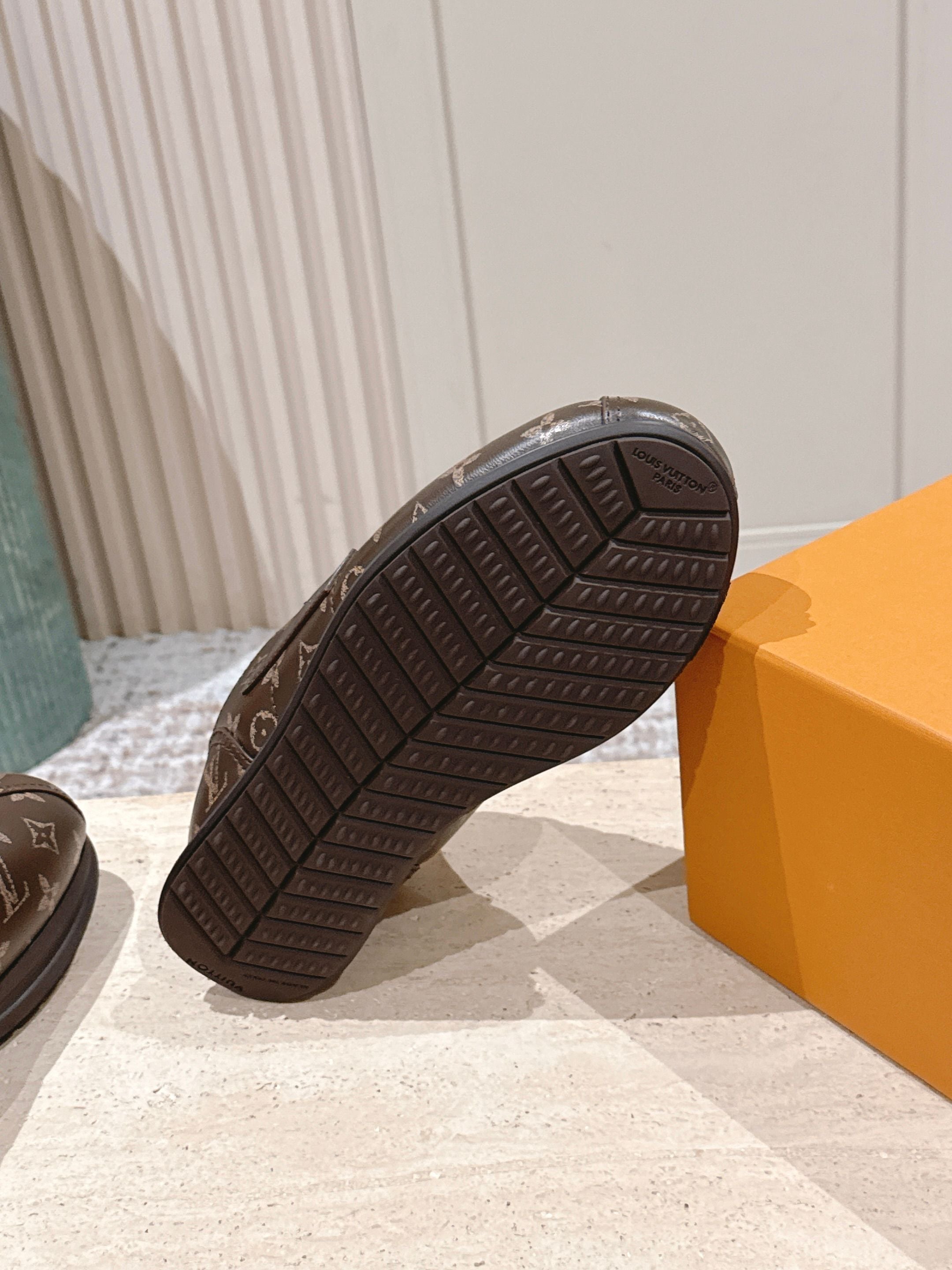 LV 25 Buttersoft Sneakers Brown Calfskin 576984