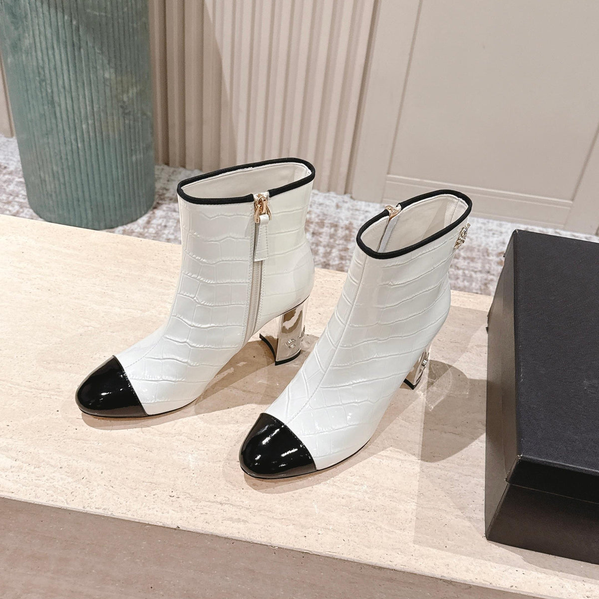 CC high-heeled ankle boots white black patent calfskin 532830