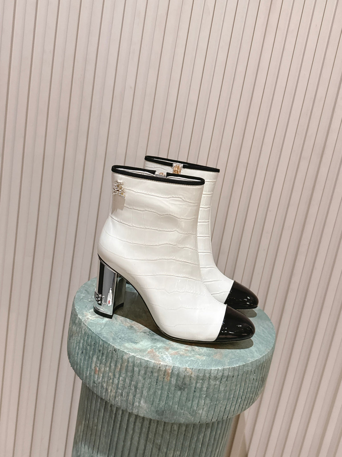 CC high-heeled ankle boots white black patent calfskin 532830