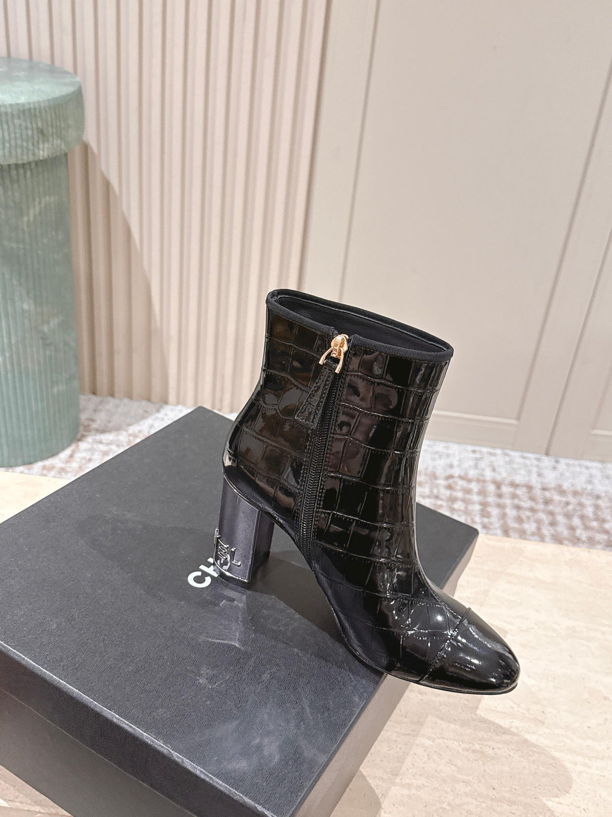 CC high-heeled ankle boots black patent calfskin 532831