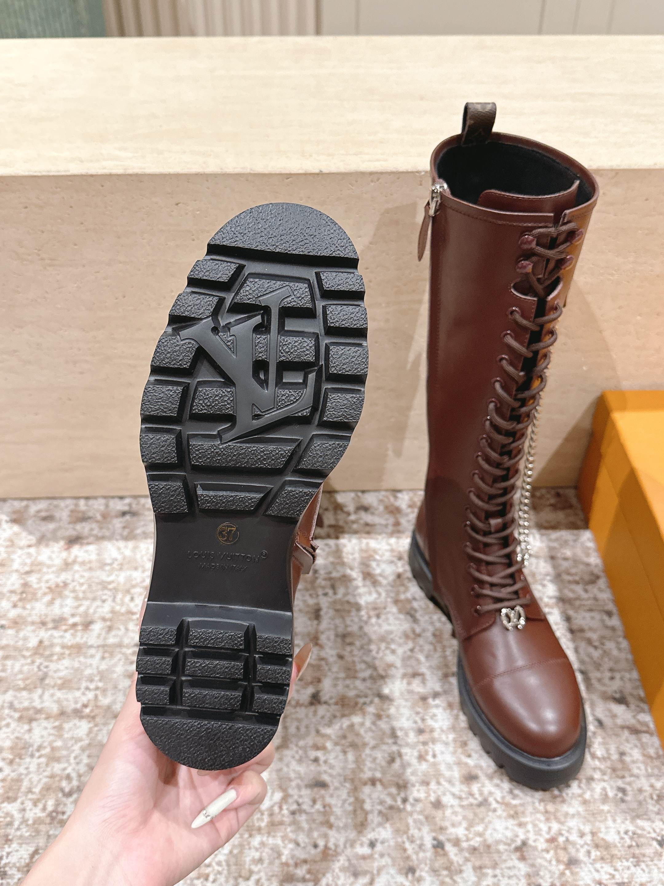 LV 25 Martin Boots Tan Brown Cowhide 576916