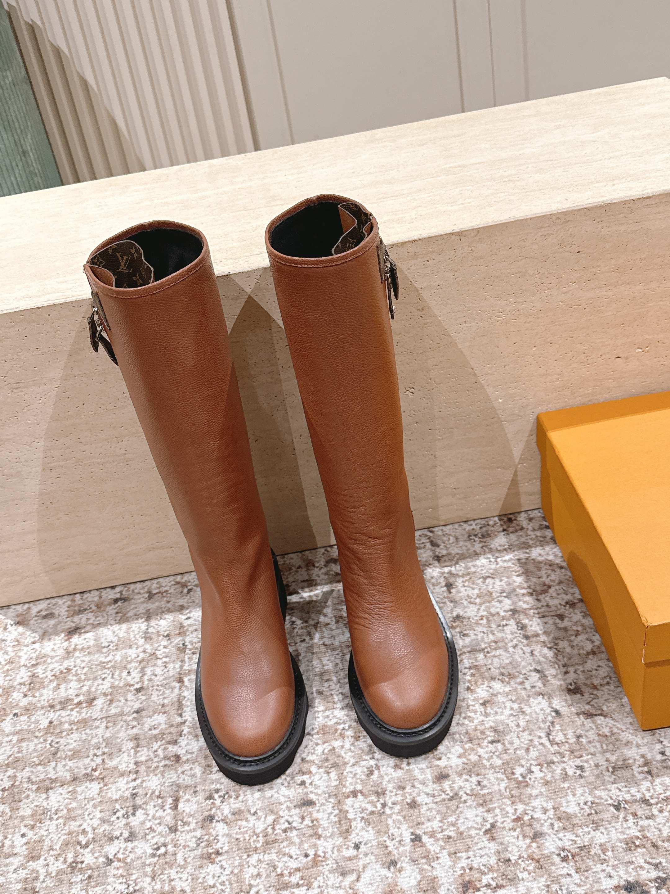 LV 25 Martin Boots Tan Brown Cowhide 576916