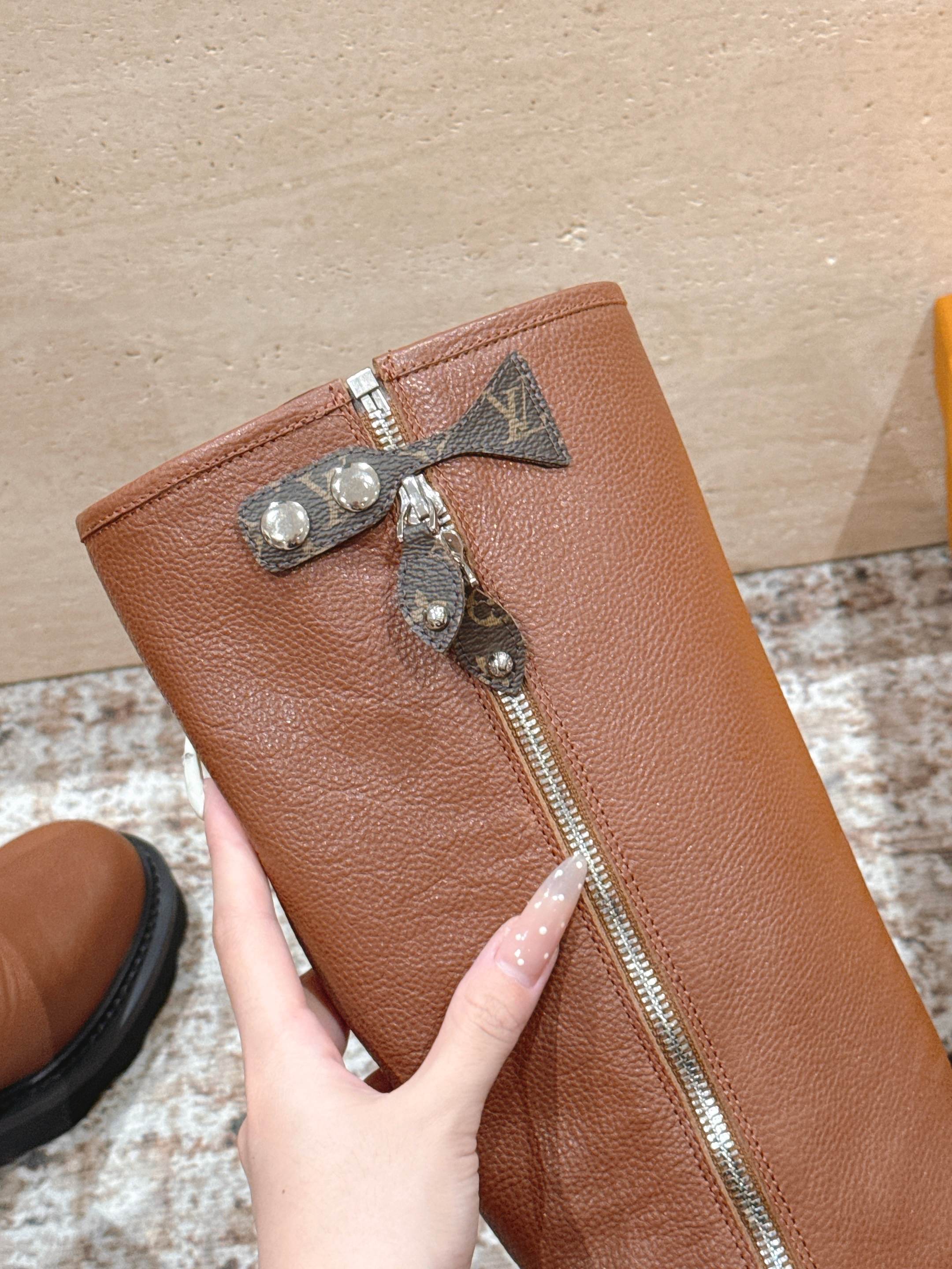 LV 25 Martin Boots Tan Brown Cowhide 576916