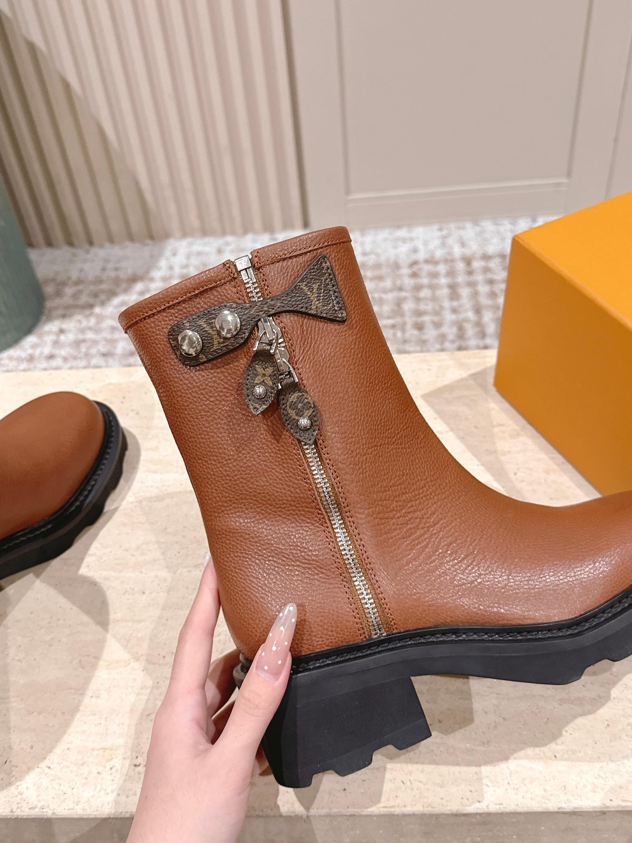 LV 25 Ankle Boots Tan Brown Cowhide 576917