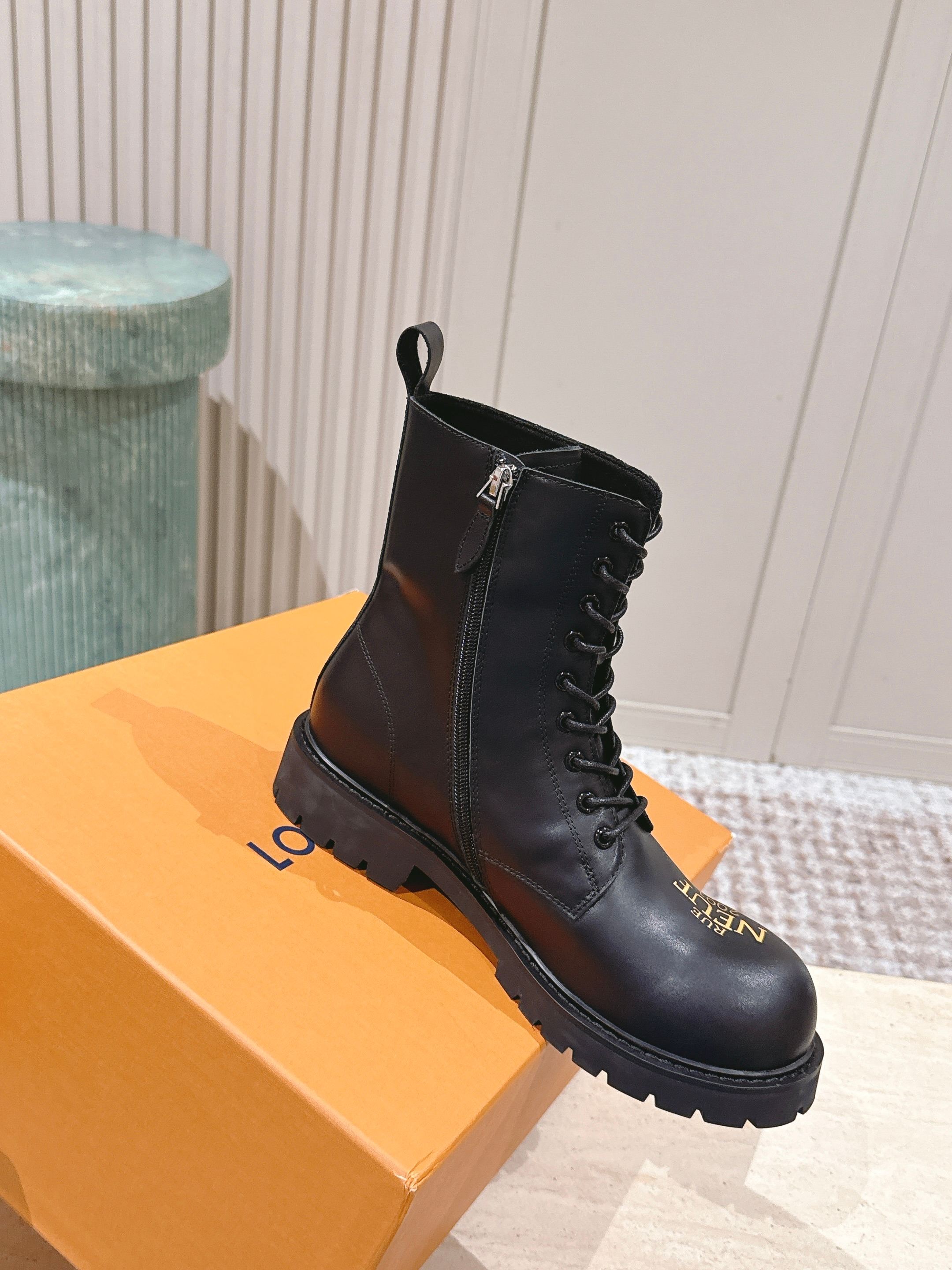 LV 25 Short Boots Black Cowhide 576921