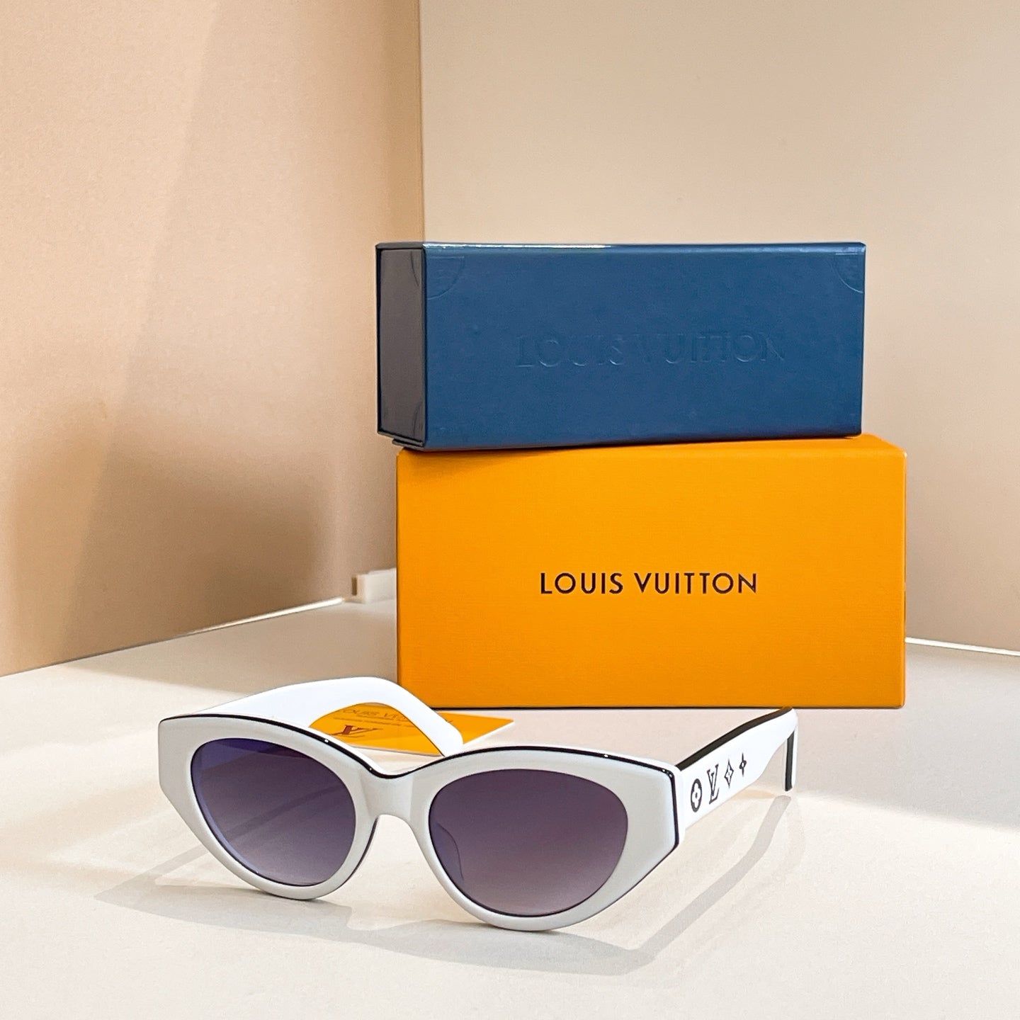 Louis Vuitton Sunglasses 647778