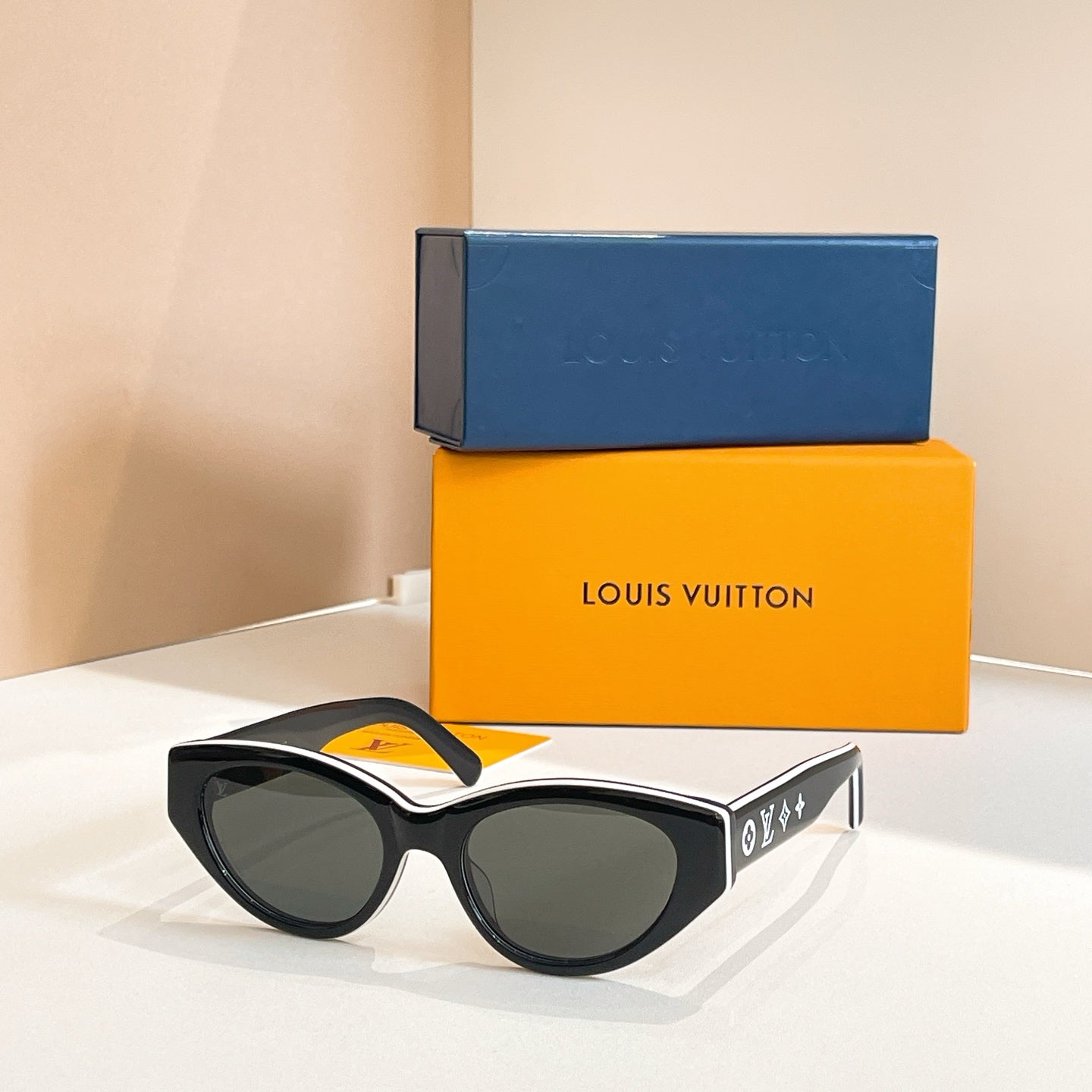 Louis Vuitton Sunglasses 647778