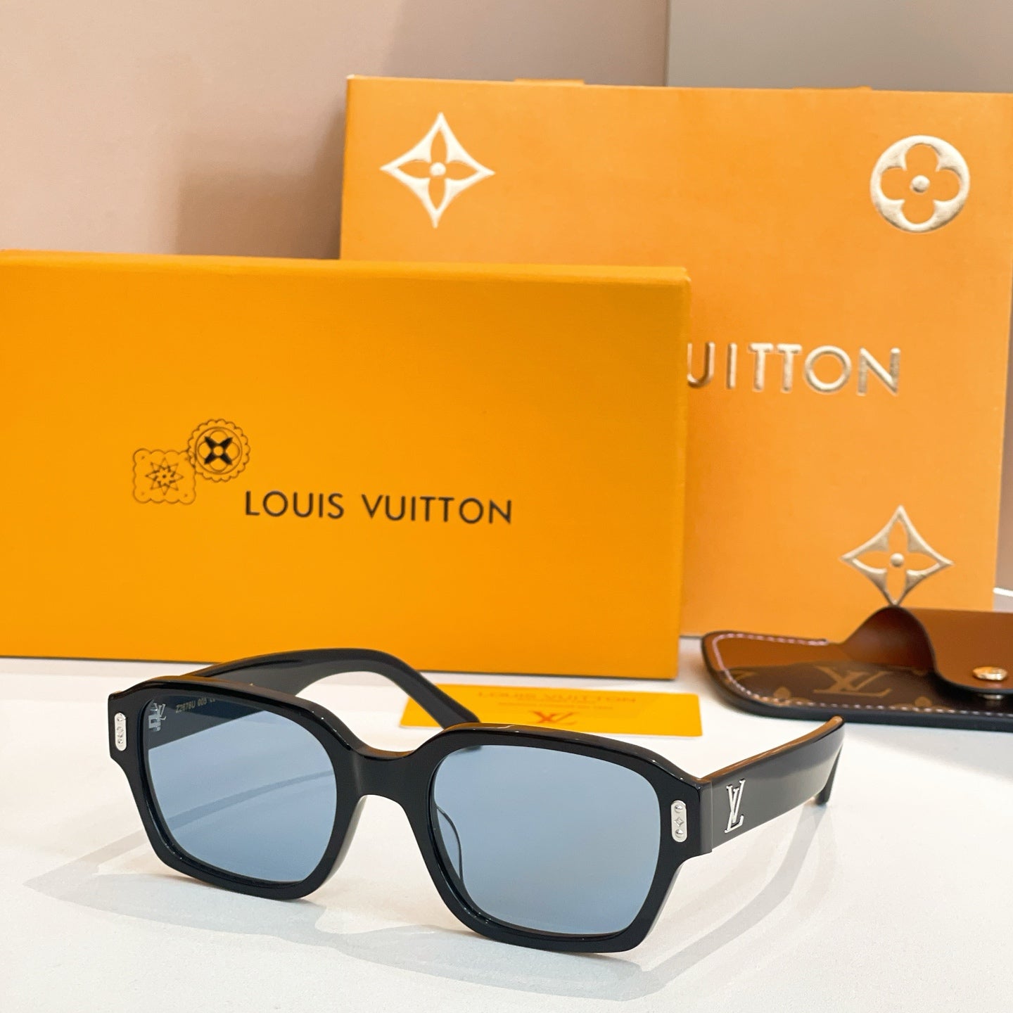 Louis Vuitton Sunglasses 674438