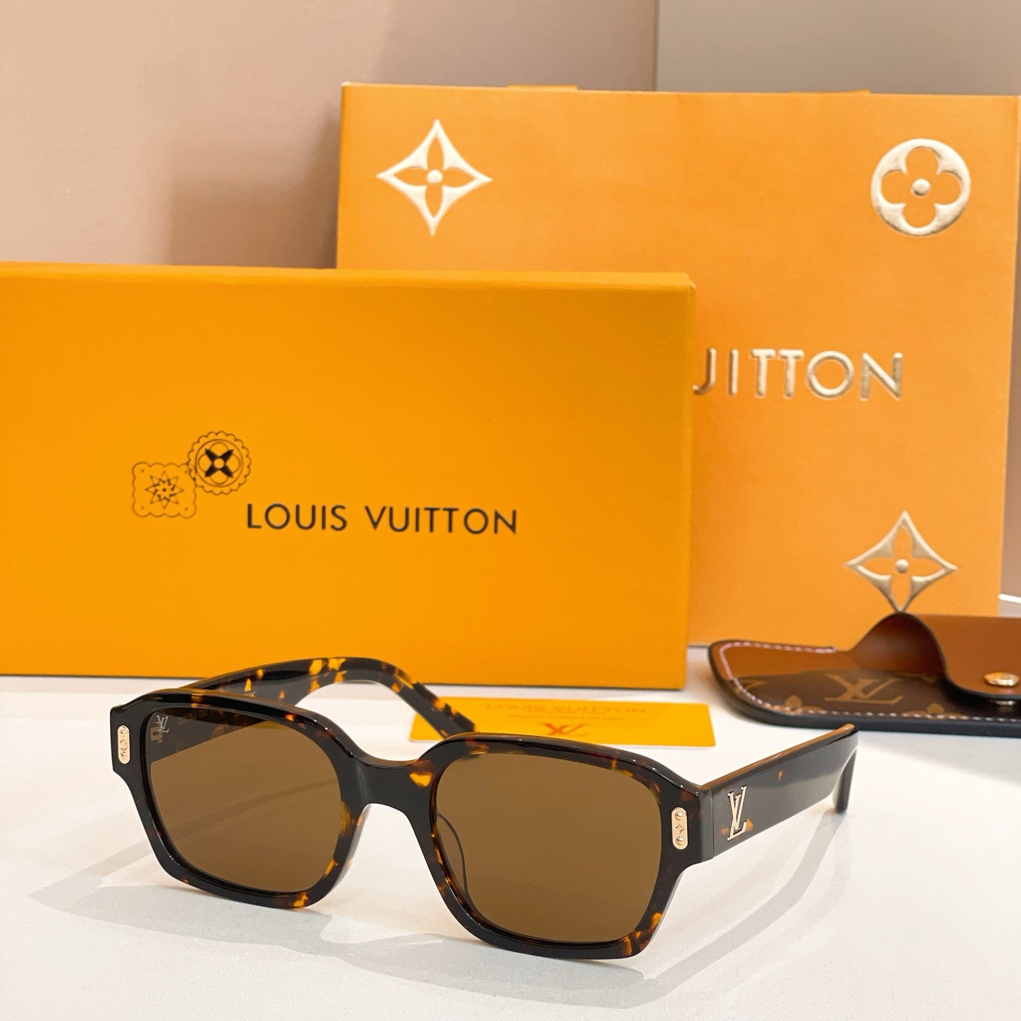 Louis Vuitton Sunglasses 674438