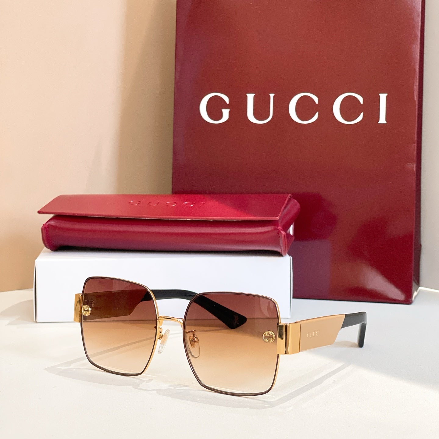 Gucci Sunglasses 677664