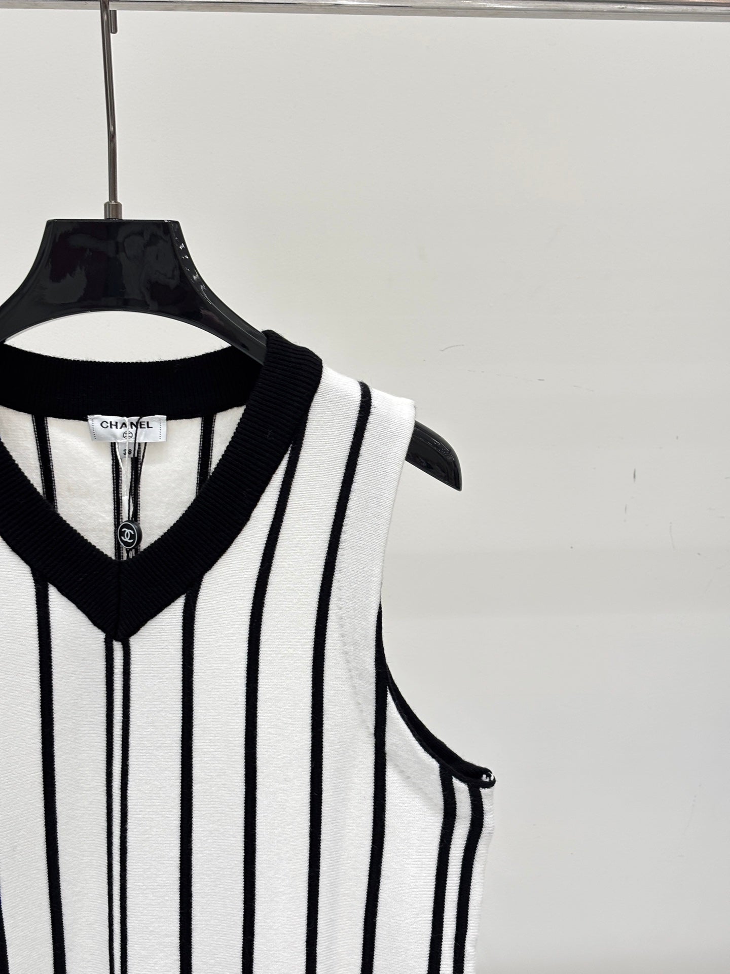 Chanel 2026 V-neck Color Block Logo Double C Stripe Vest Wool 413804