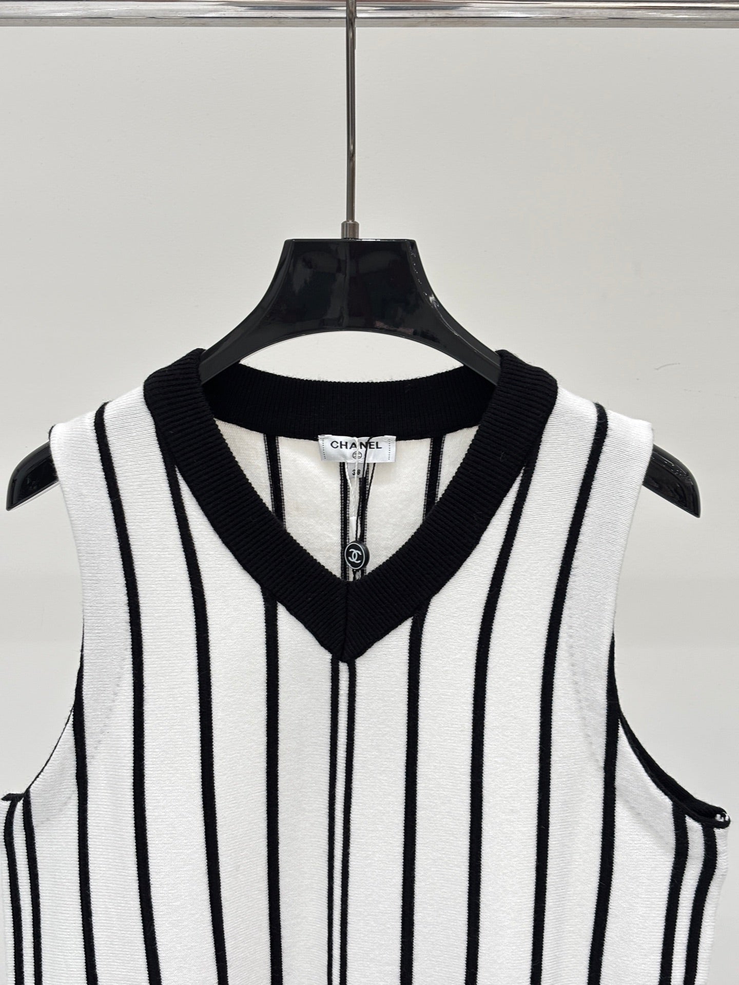 Chanel 2026 V-neck Color Block Logo Double C Stripe Vest Wool 413804