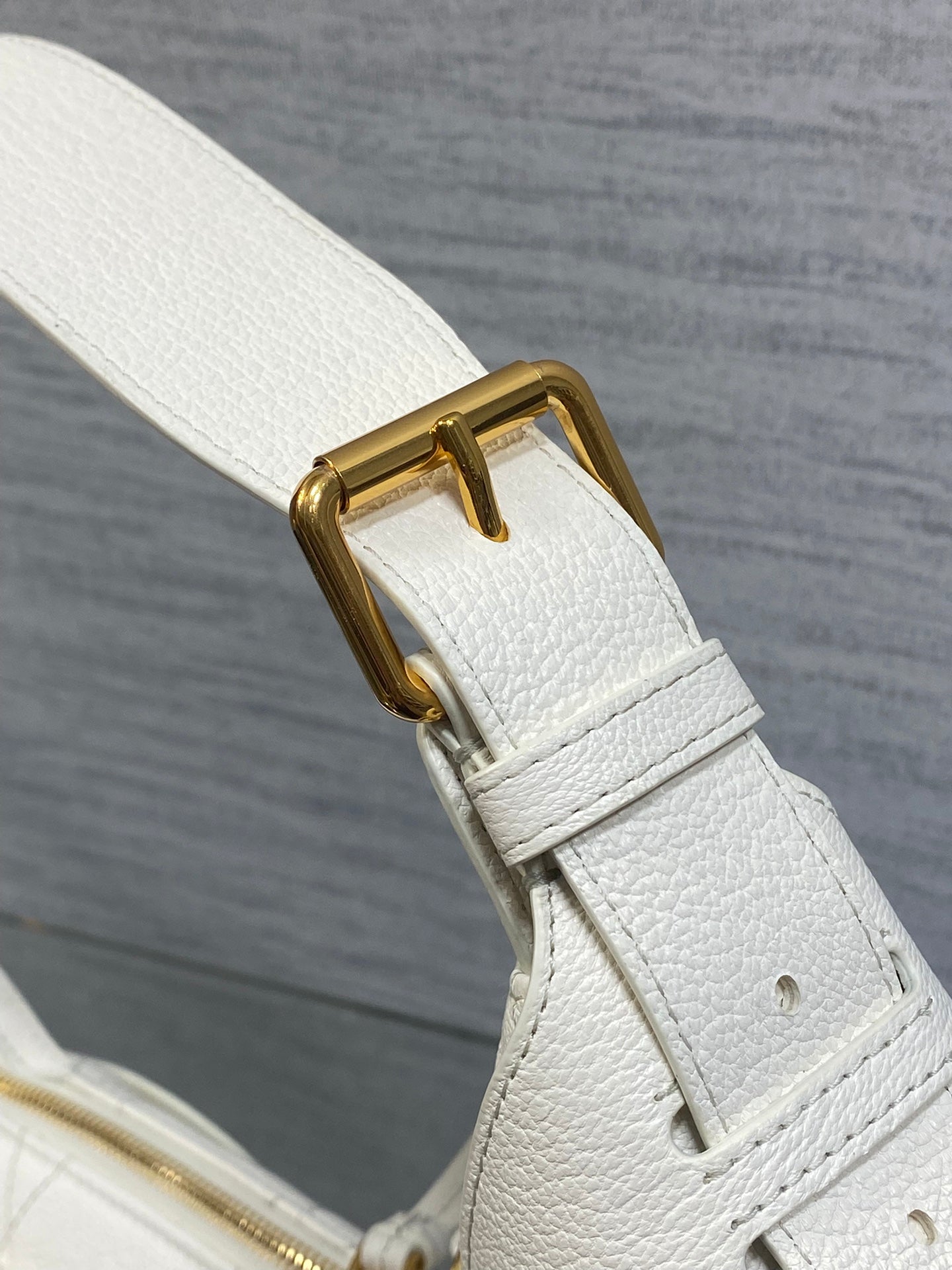 Dior 2025 Voyage Bag 23cm White Grained Calfskin 267760