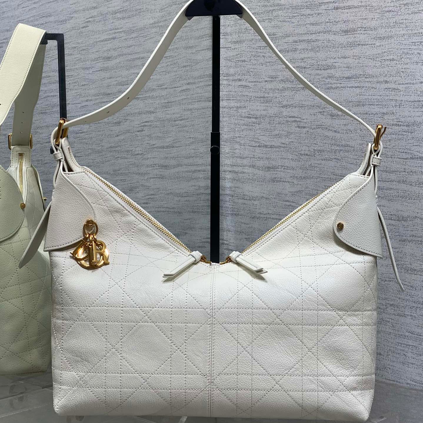 Dior 2025 Voyage Bag 34cm White Grained Calfskin 267767