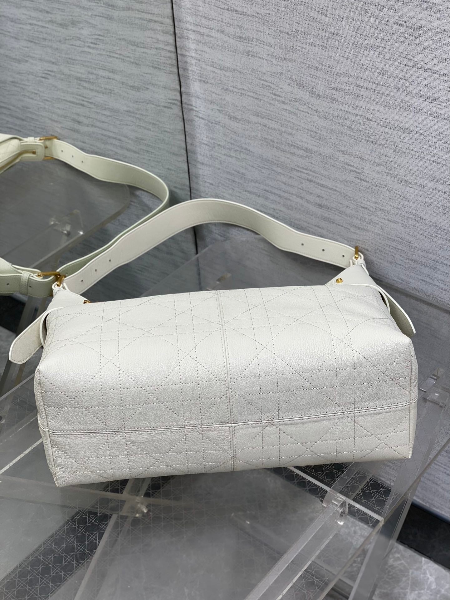 Dior 2025 Voyage Bag 34cm White Grained Calfskin 267767