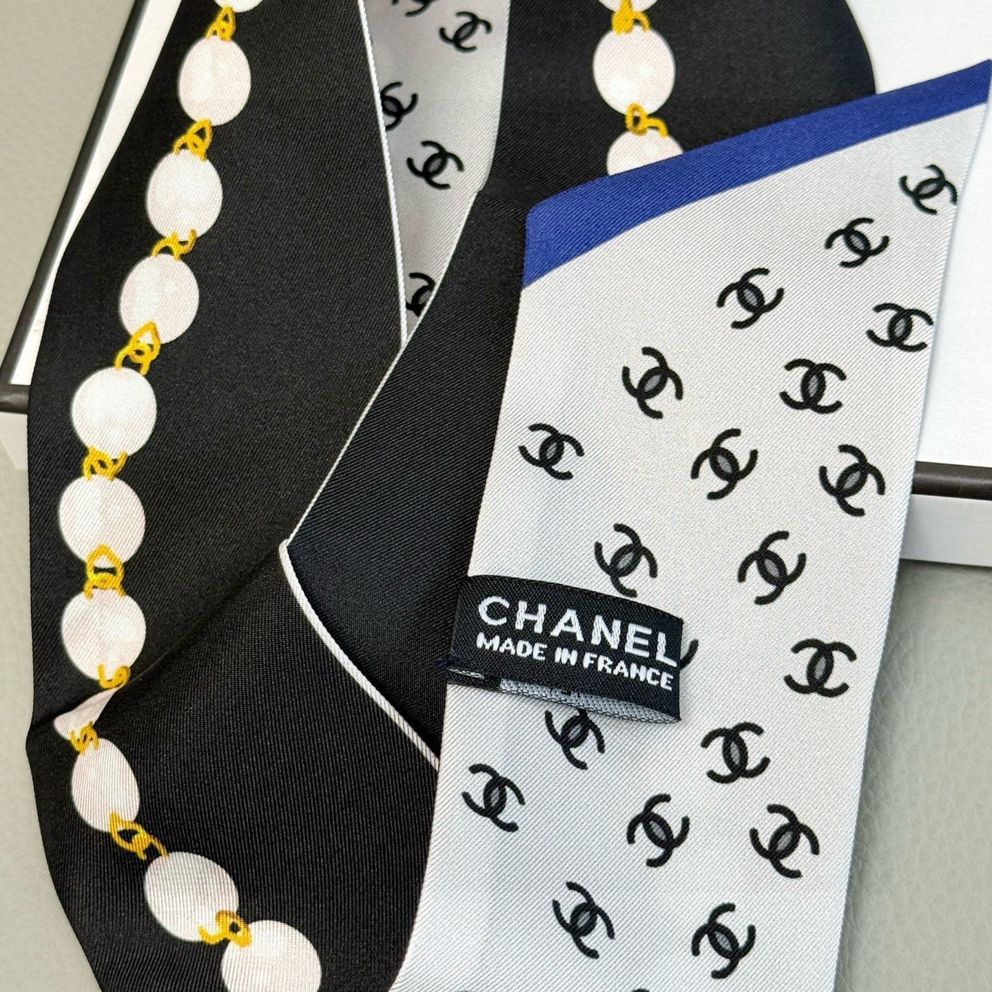 CC  Twilly Mini Star 120cm Black White Blue Mulberry Silk 935261