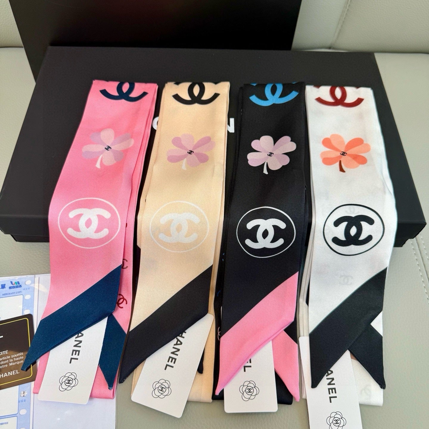 CC  Twilly Mini Star 120cm White Mulberry Silk 943501